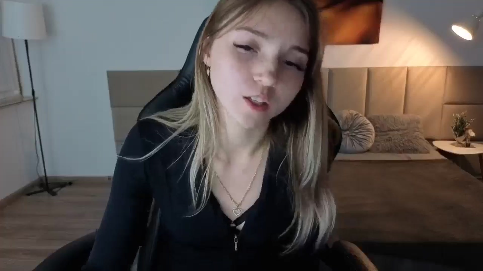 Gallery image thumbnail from Daisyy's myfreecams stream on, 05/19/2025, 20:44 image 4 of 20