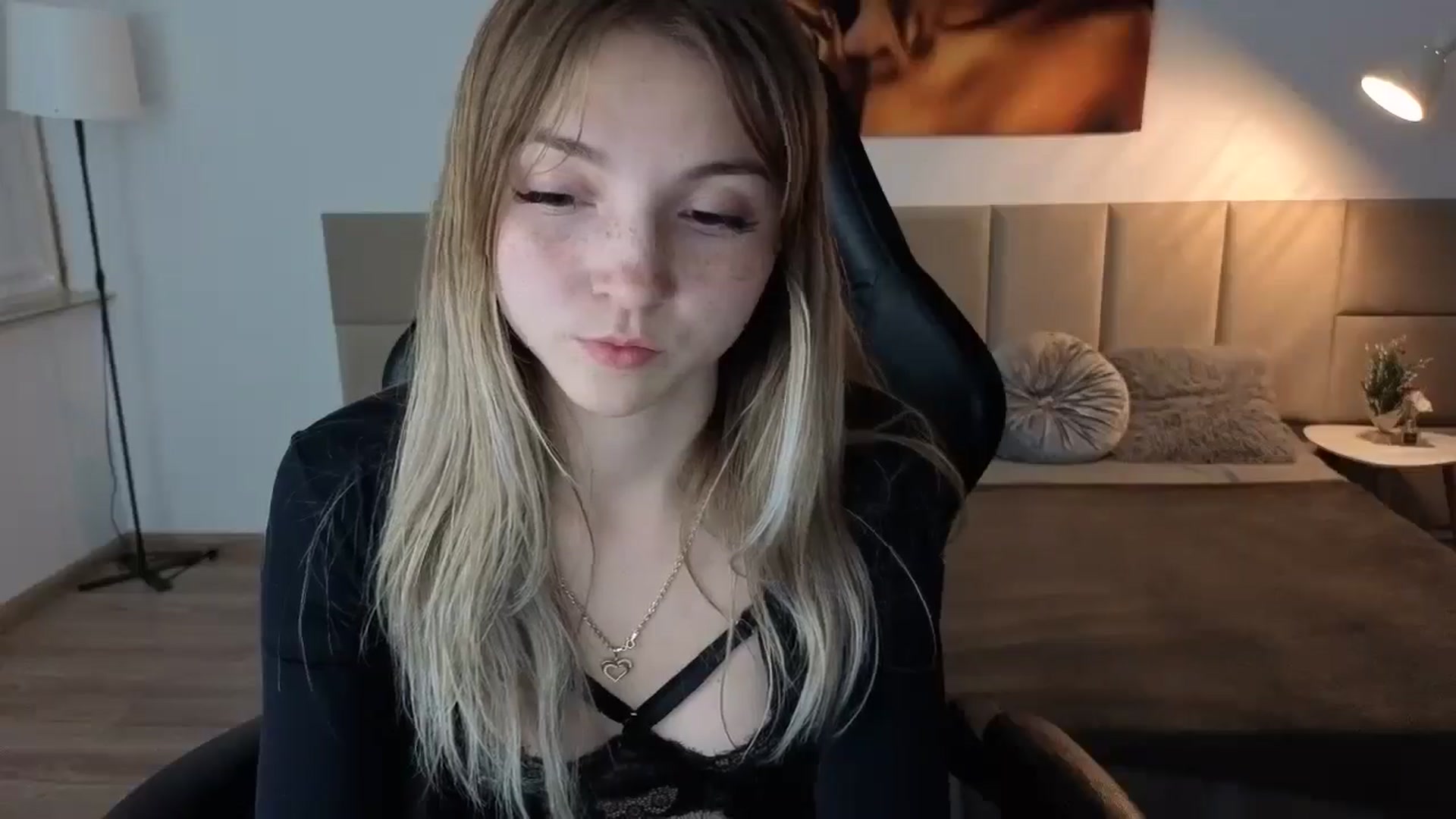 Gallery image thumbnail from Daisyy's myfreecams stream on, 05/19/2025, 20:44 image 7 of 20