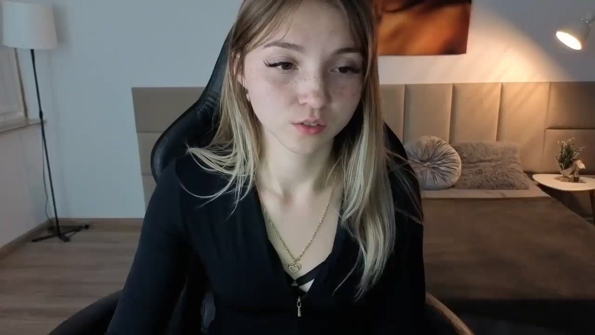 Gallery image thumbnail from Daisyy's myfreecams stream on, 05/19/2025, 20:44 image 2 of 20