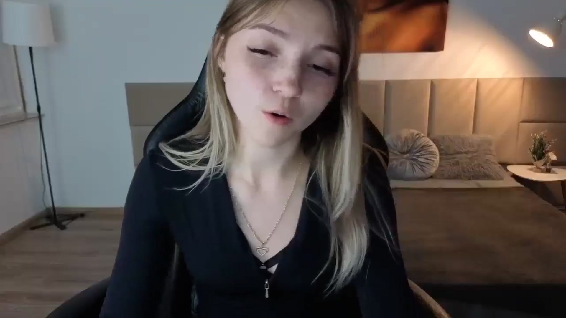 Gallery image thumbnail from Daisyy's myfreecams stream on, 05/19/2025, 20:44 image 3 of 20