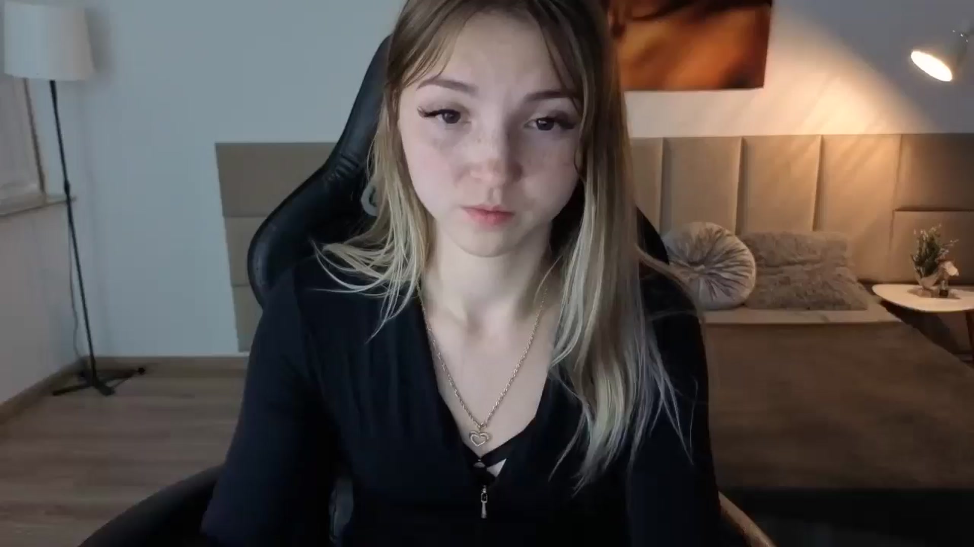 Gallery image thumbnail from Daisyy's myfreecams stream on, 05/19/2025, 20:44 image 1 of 20