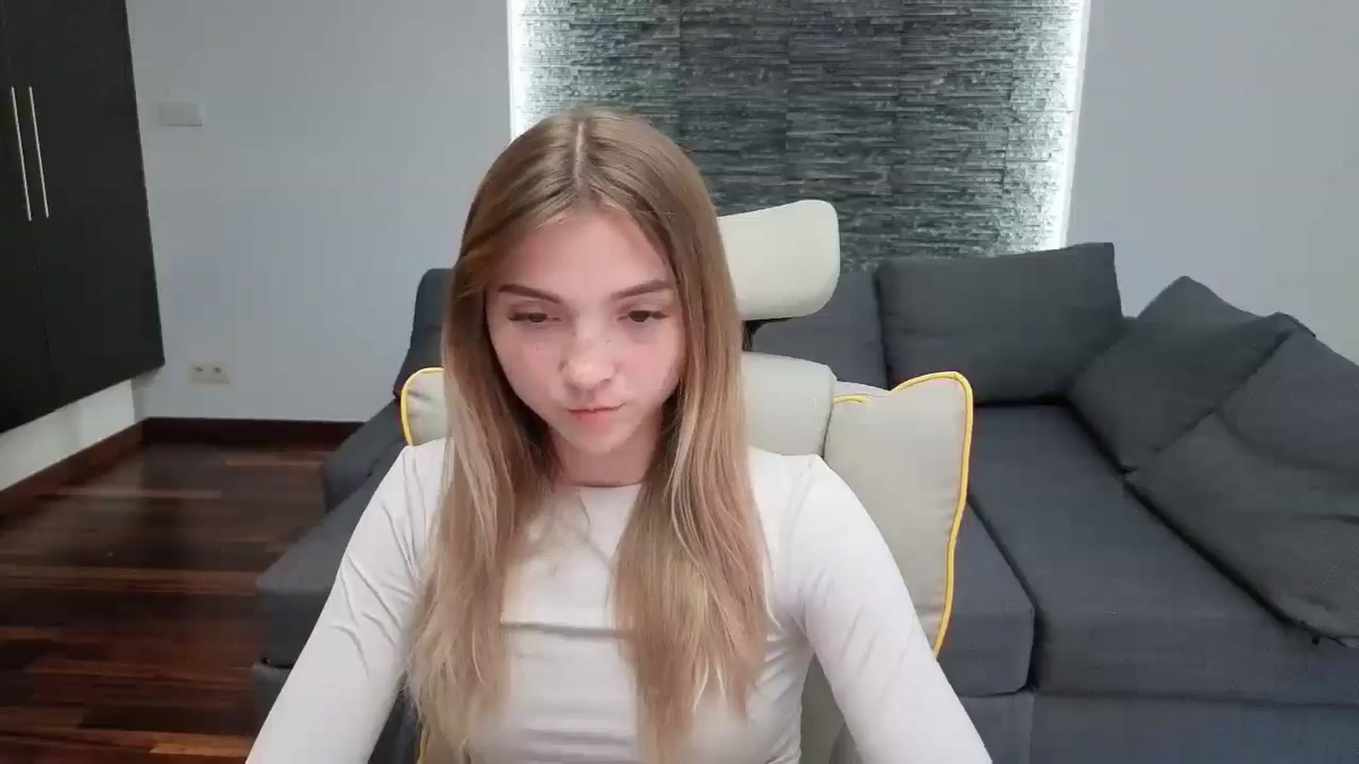 Gallery image thumbnail from Daisyy's myfreecams stream on, 07/04/2025, 17:36 image 17 of 20