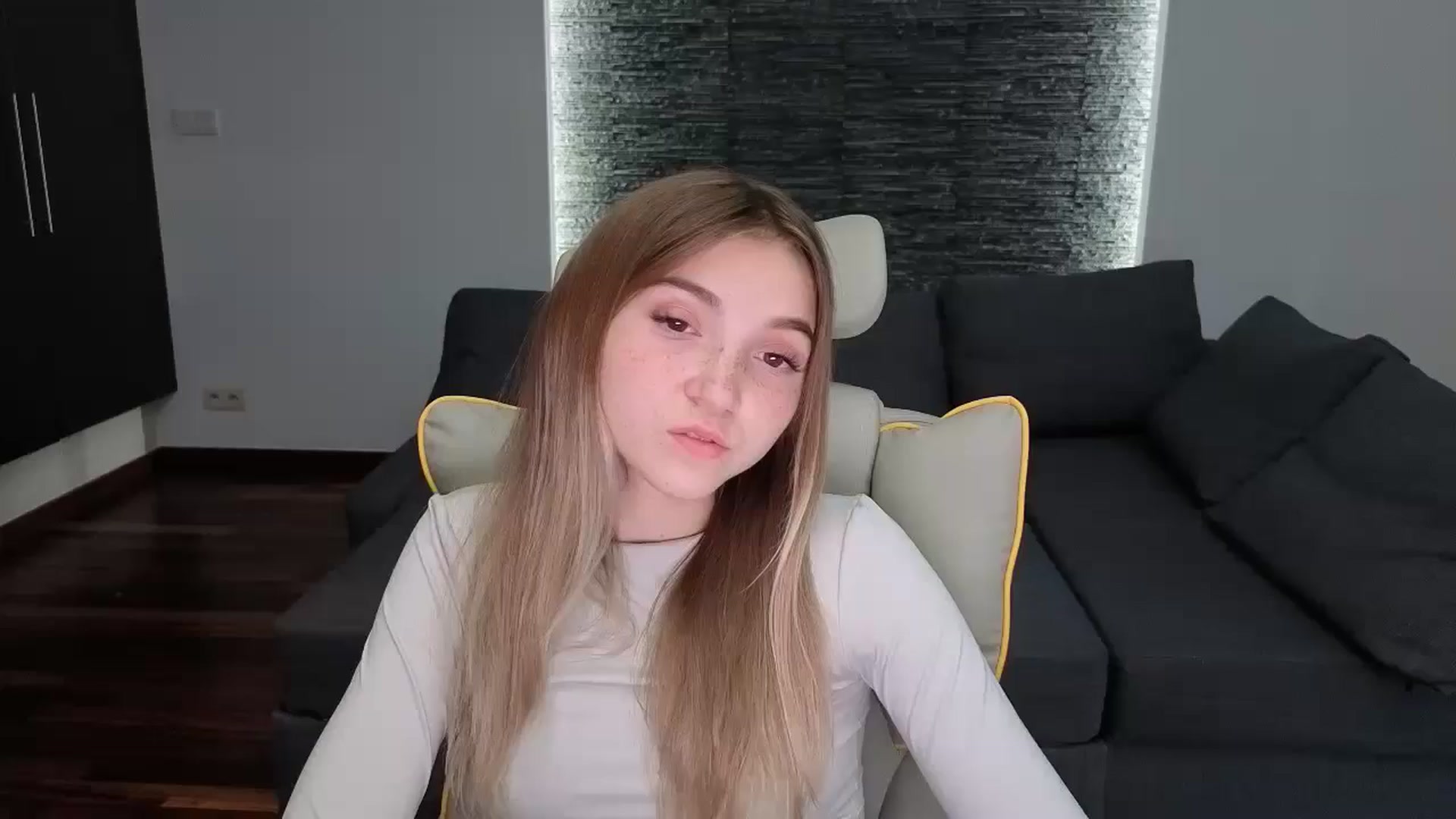 Gallery image thumbnail from Daisyy's myfreecams stream on, 07/04/2025, 17:36 image 20 of 20
