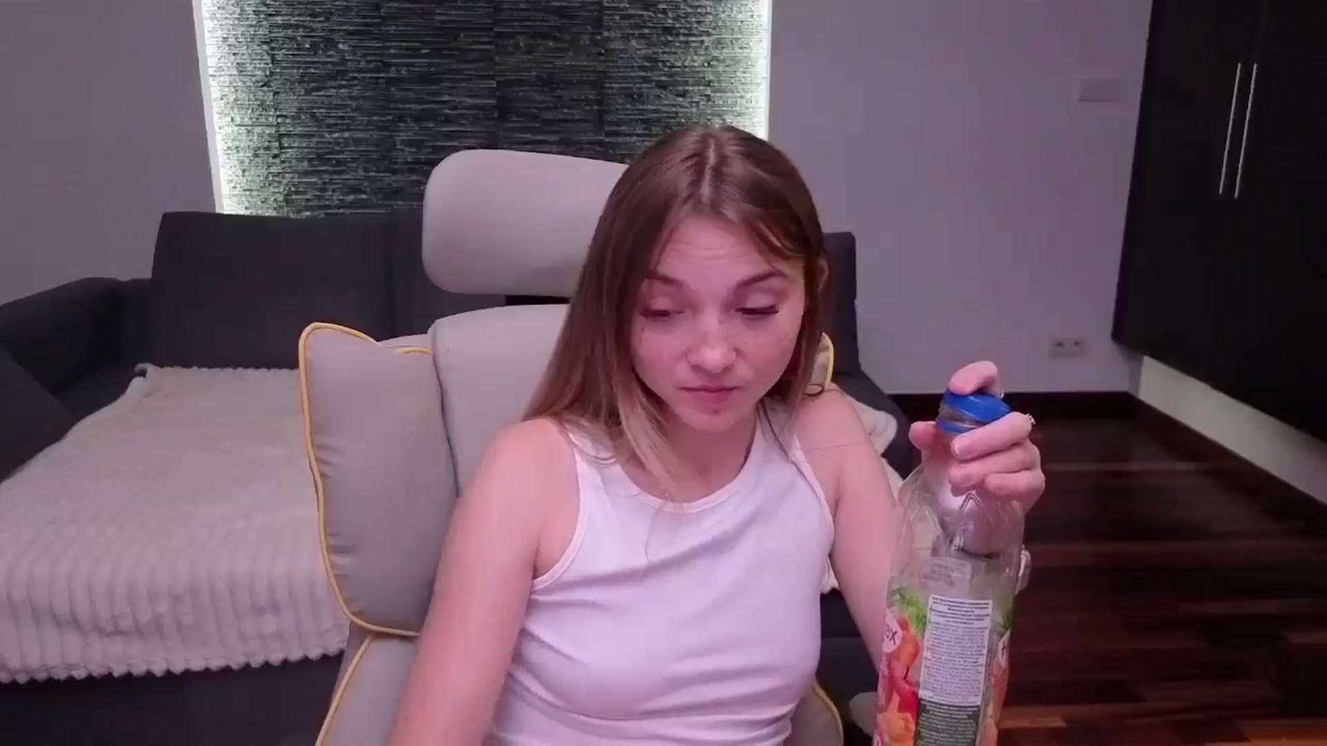 Gallery image thumbnail from Daisyy's myfreecams stream on, 08/15/2025, 19:35 image 16 of 20