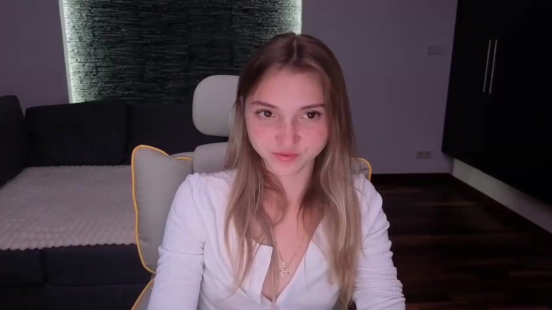 Gallery image thumbnail from Daisyy's myfreecams stream on, 08/23/2025, 19:34 image 4 of 20