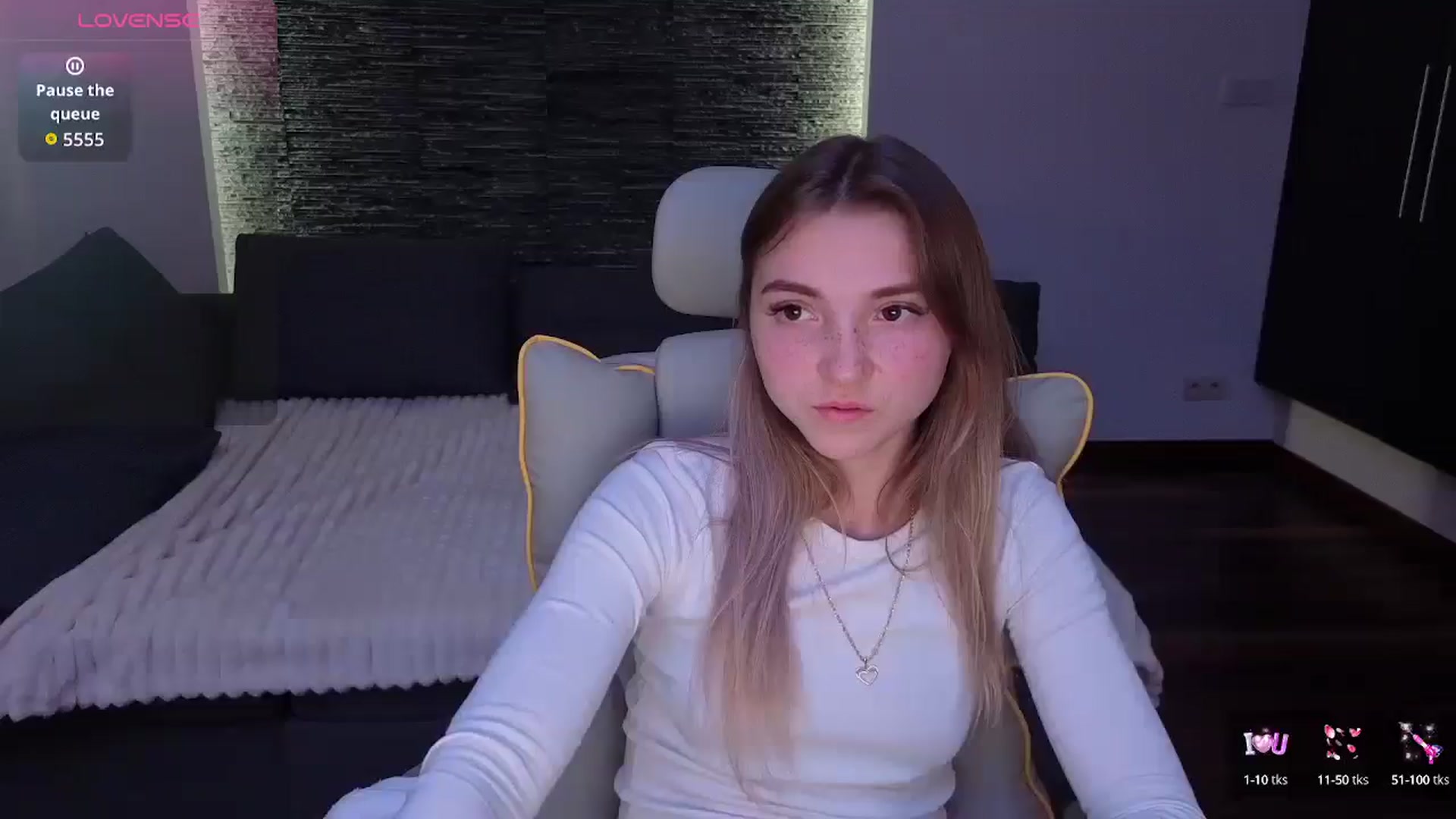 Gallery image thumbnail from Daisyy's myfreecams stream on, 10/02/2025, 16:53 image 6 of 20