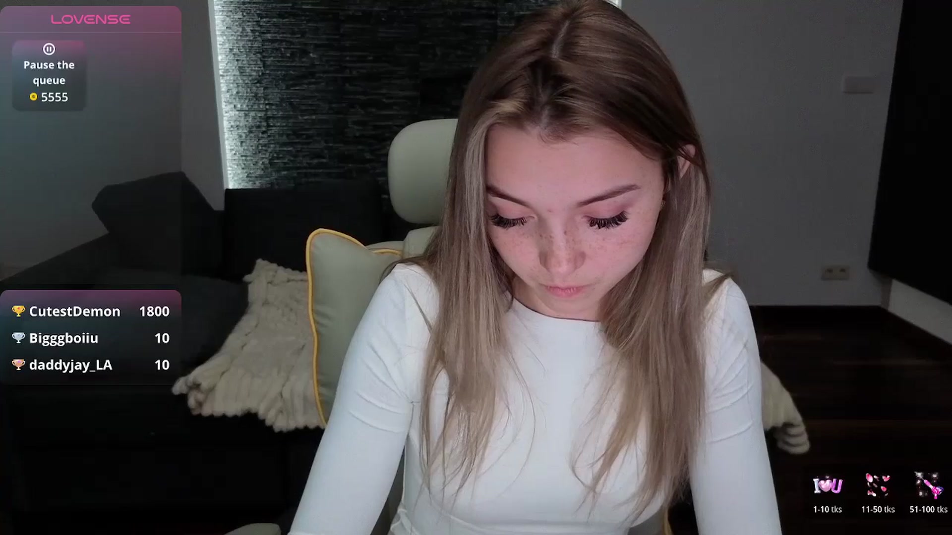 Gallery image thumbnail from Daisyy's myfreecams stream on, 12/03/2025, 24:18 image 2 of 20