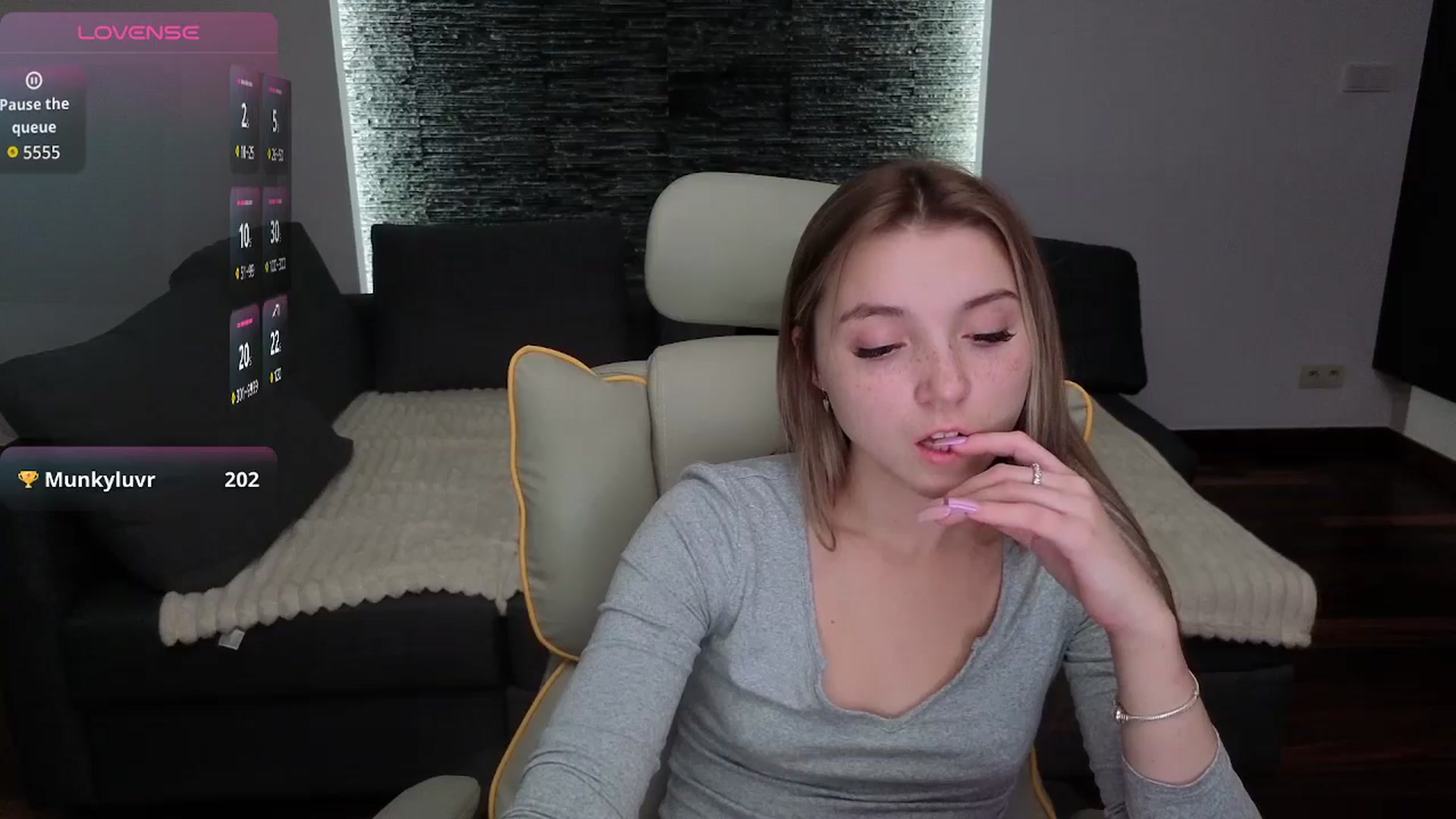 Gallery image thumbnail from Daisyy's myfreecams stream on, 12/16/2025, 19:27 image 6 of 20