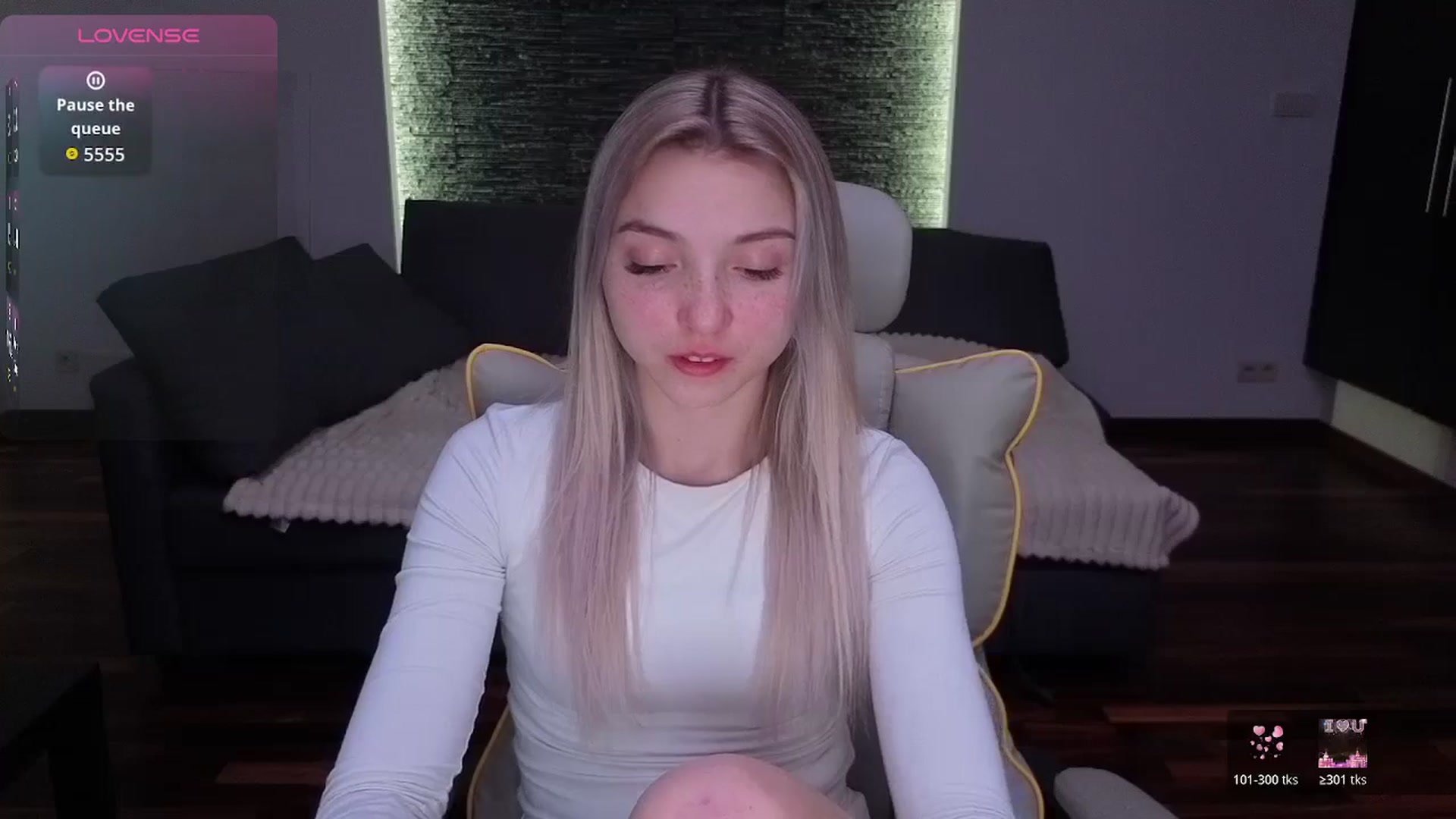 Gallery image thumbnail from Daisyy's myfreecams stream on, 03/27/2026, 23:05 image 11 of 20