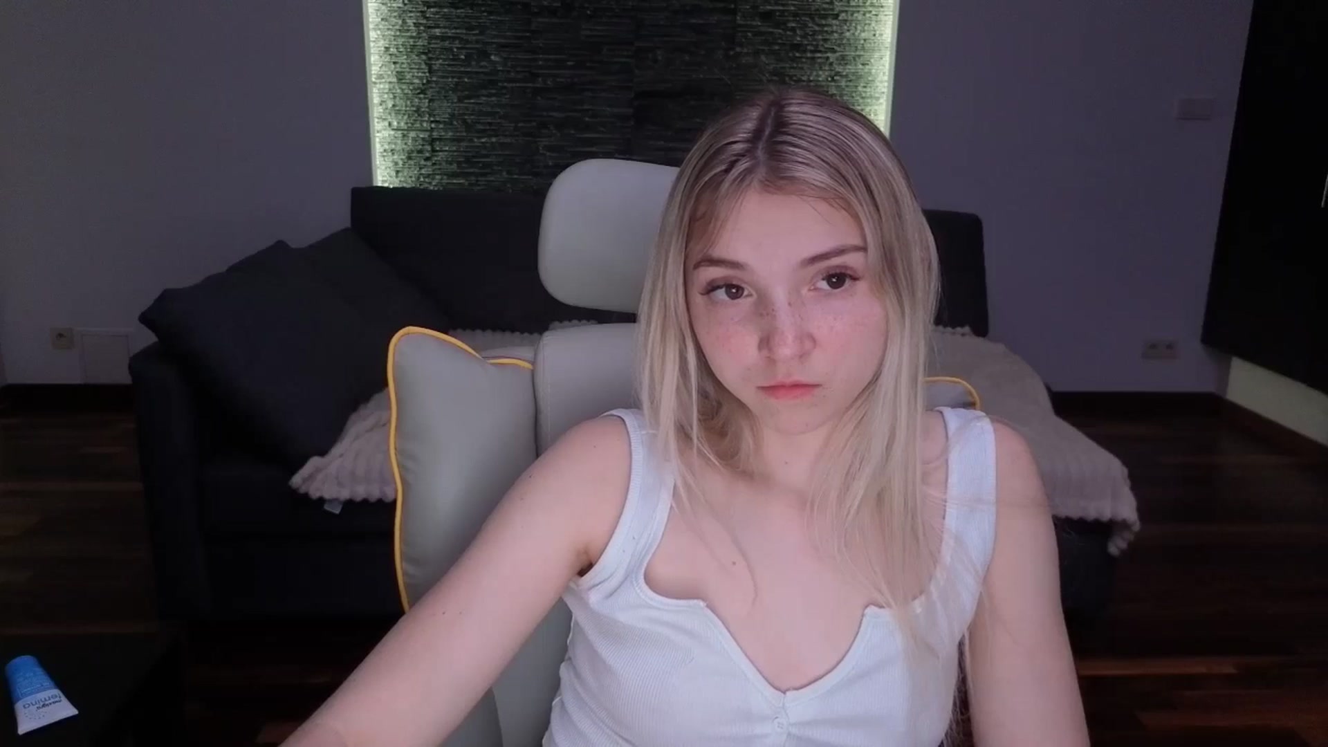 Gallery image thumbnail from Daisyy's myfreecams stream on, 03/31/2026, 19:20 image 14 of 20