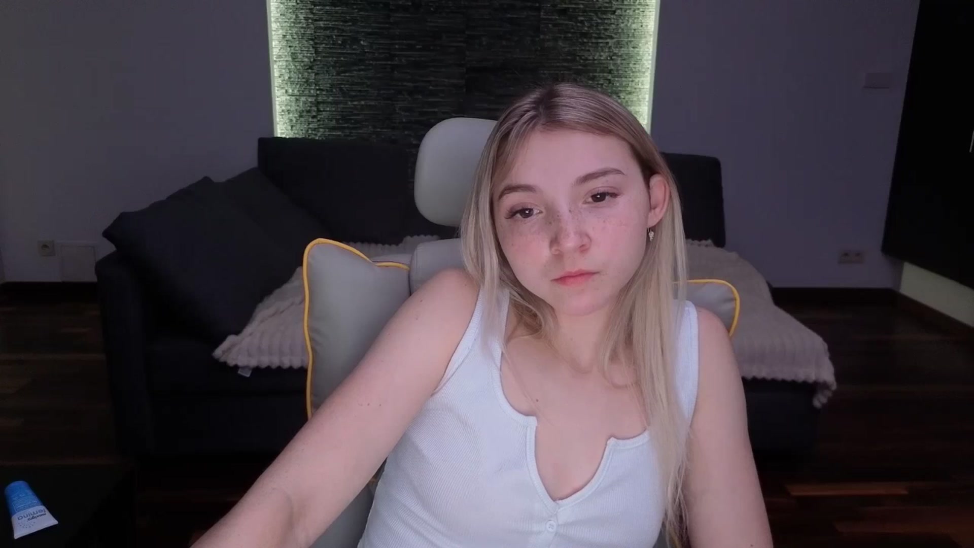 Gallery image thumbnail from Daisyy's myfreecams stream on, 03/31/2026, 19:20 image 8 of 20