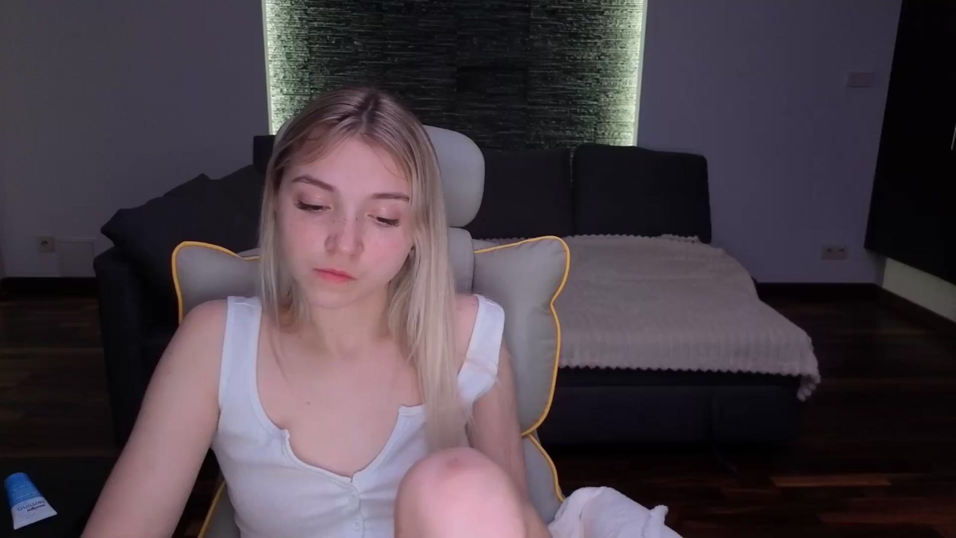 Gallery image thumbnail from Daisyy's myfreecams stream on, 03/31/2026, 19:20 image 1 of 20