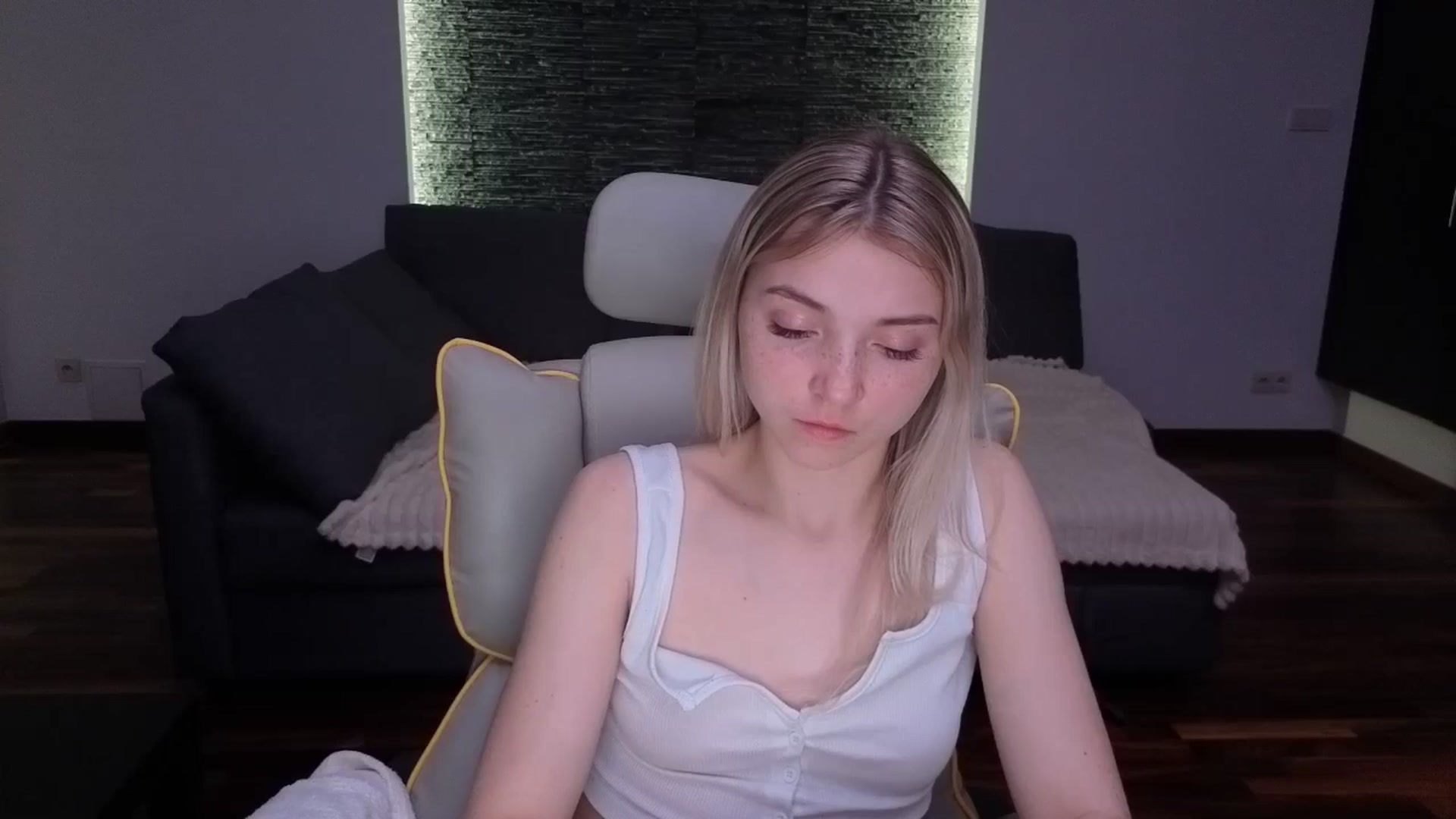 Gallery image thumbnail from Daisyy's myfreecams stream on, 03/31/2026, 19:20 image 20 of 20