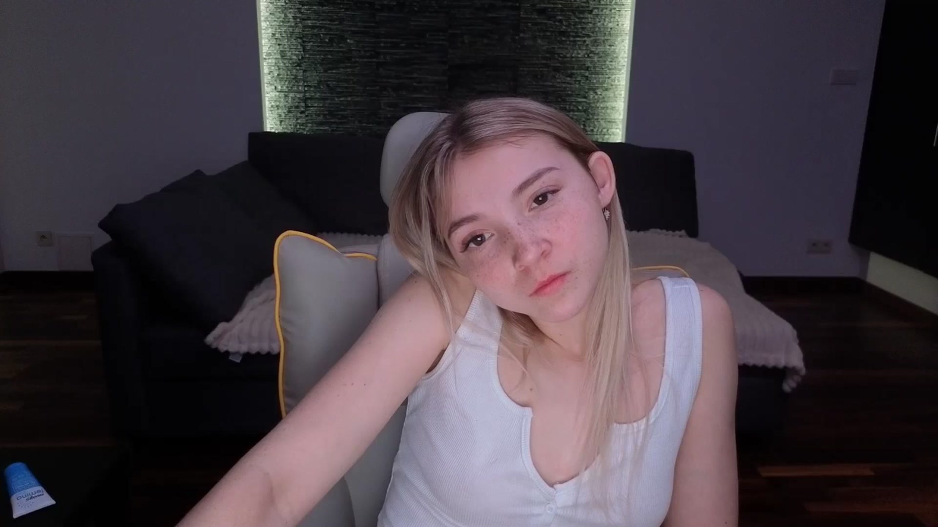 Gallery image thumbnail from Daisyy's myfreecams stream on, 03/31/2026, 19:20 image 10 of 20