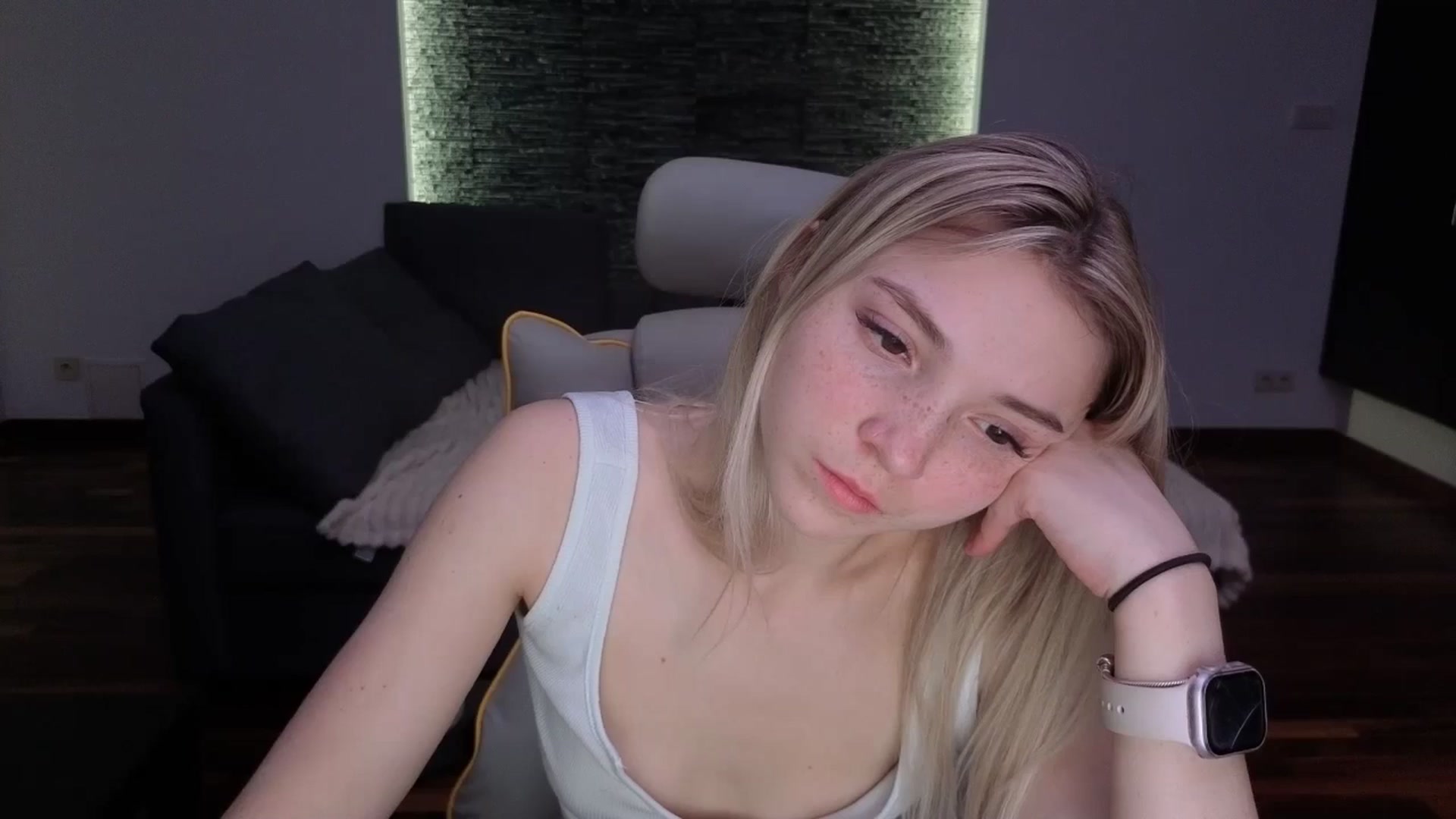 Gallery image thumbnail from Daisyy's myfreecams stream on, 03/31/2026, 20:16 image 17 of 20
