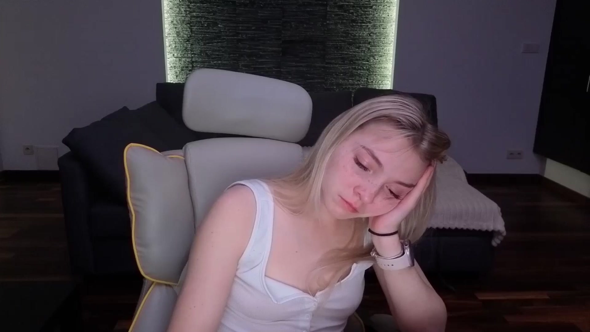 Gallery image thumbnail from Daisyy's myfreecams stream on, 03/31/2026, 20:16 image 8 of 20