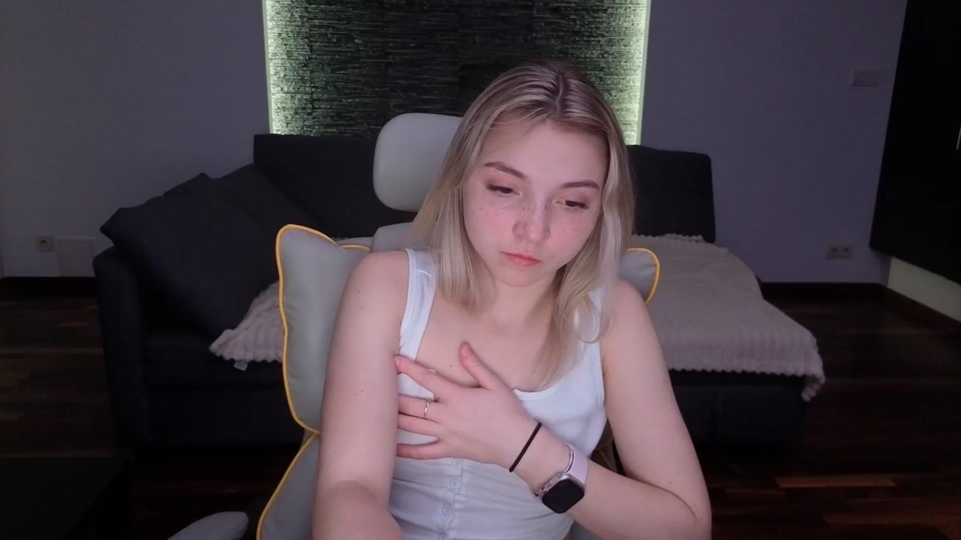 Gallery image thumbnail from Daisyy's myfreecams stream on, 03/31/2026, 20:16 image 12 of 20