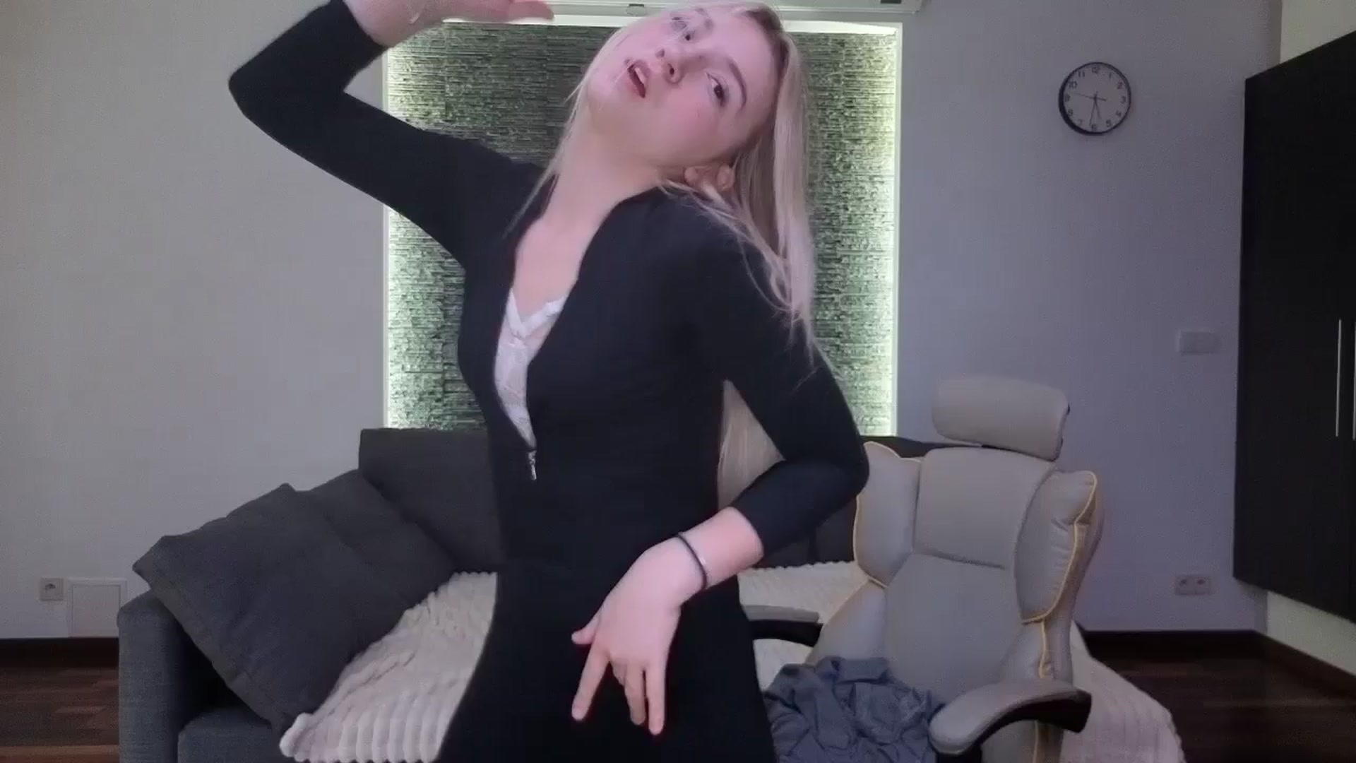 Gallery image thumbnail from Daisyy's myfreecams stream on, 04/01/2026, 15:04 image 6 of 20