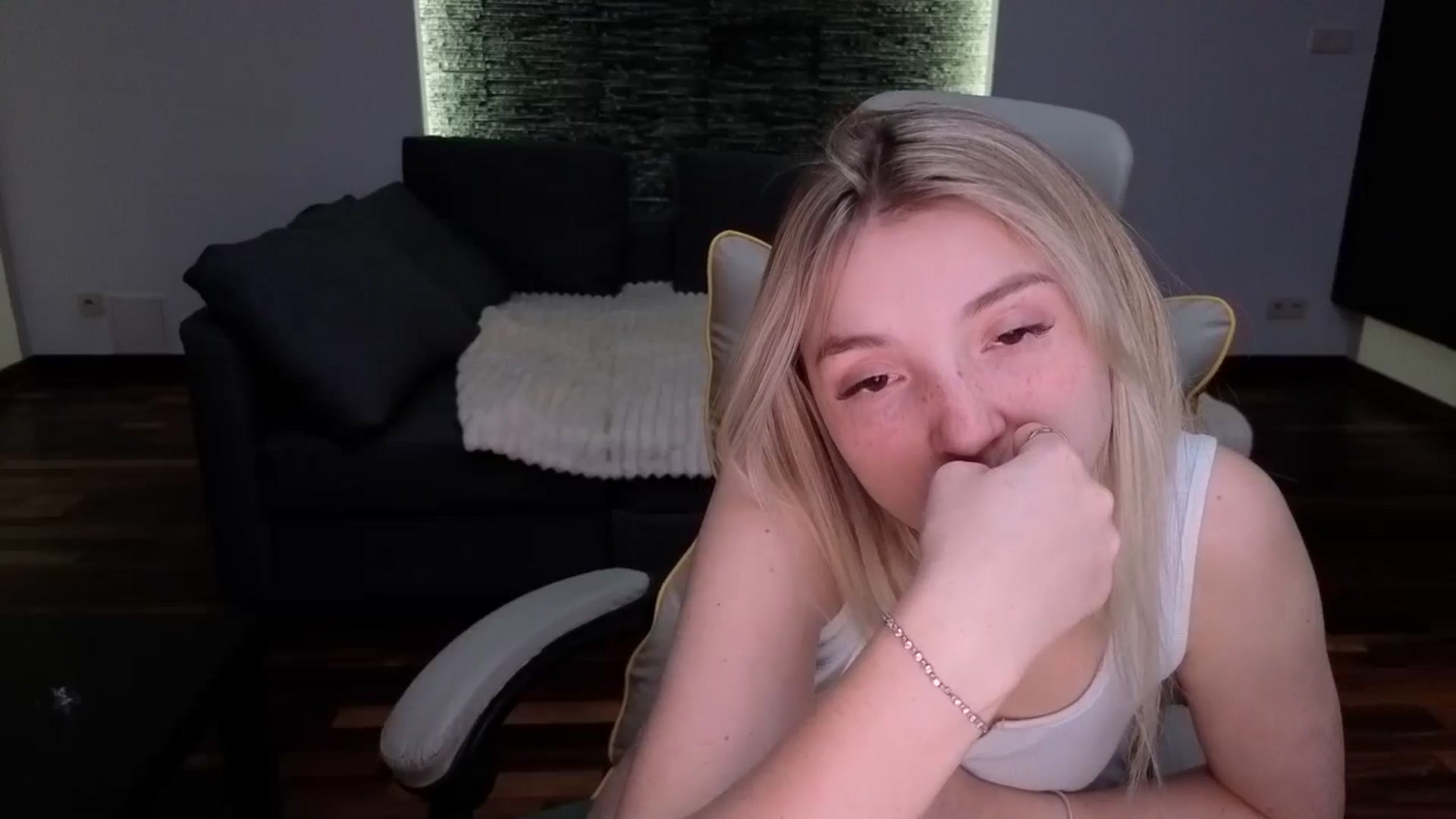 Gallery image thumbnail from Daisyy's myfreecams stream on, 04/02/2026, 23:34 image 7 of 20