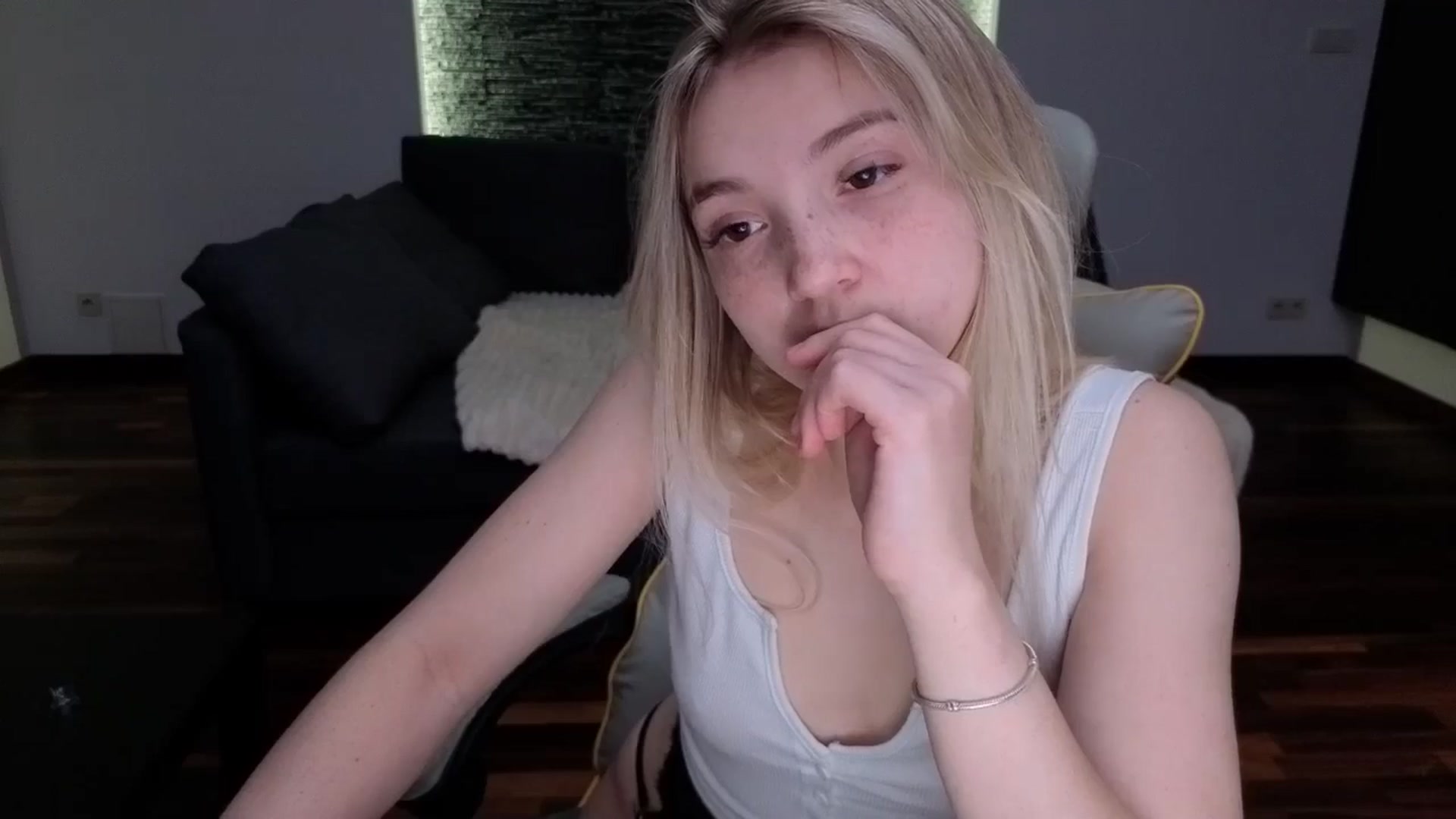 Gallery image thumbnail from Daisyy's myfreecams stream on, 04/02/2026, 23:34 image 3 of 20