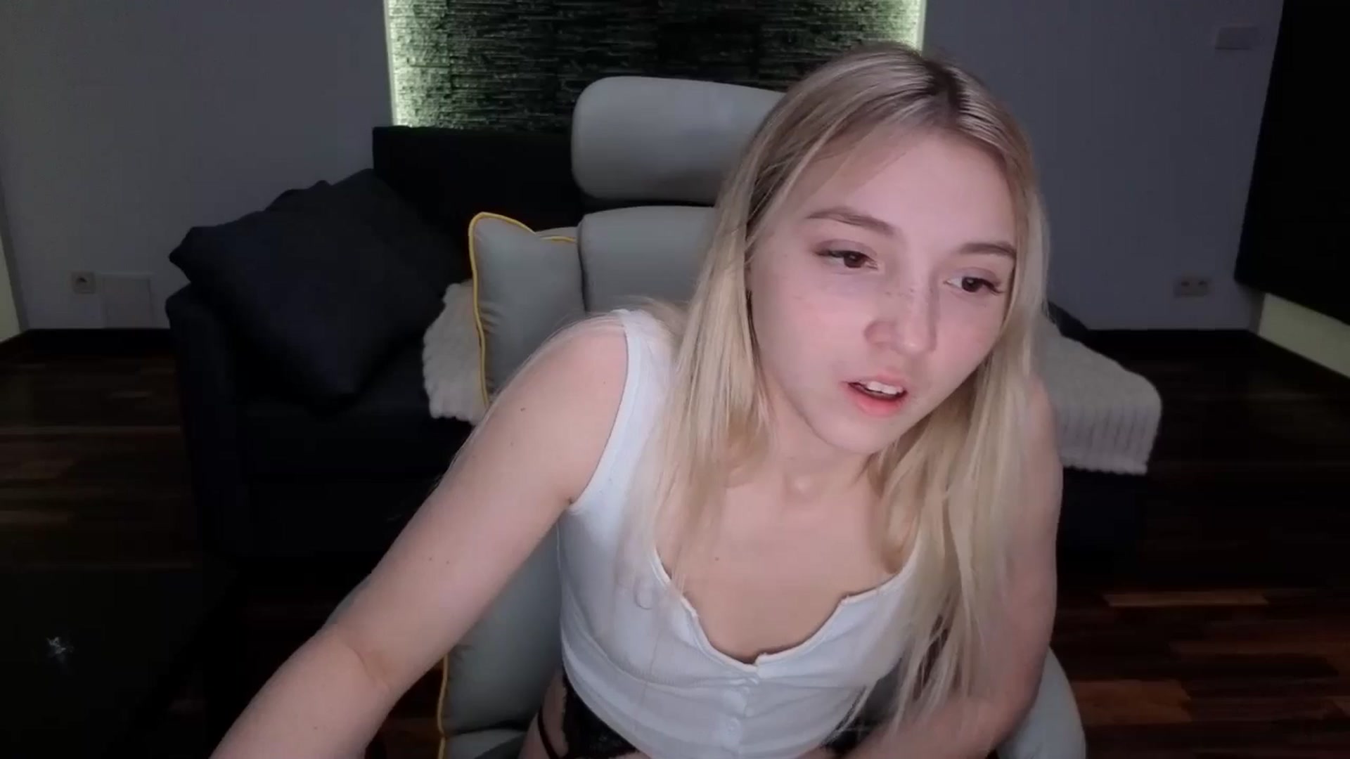 Gallery image thumbnail from Daisyy's myfreecams stream on, 04/02/2026, 23:34 image 11 of 20