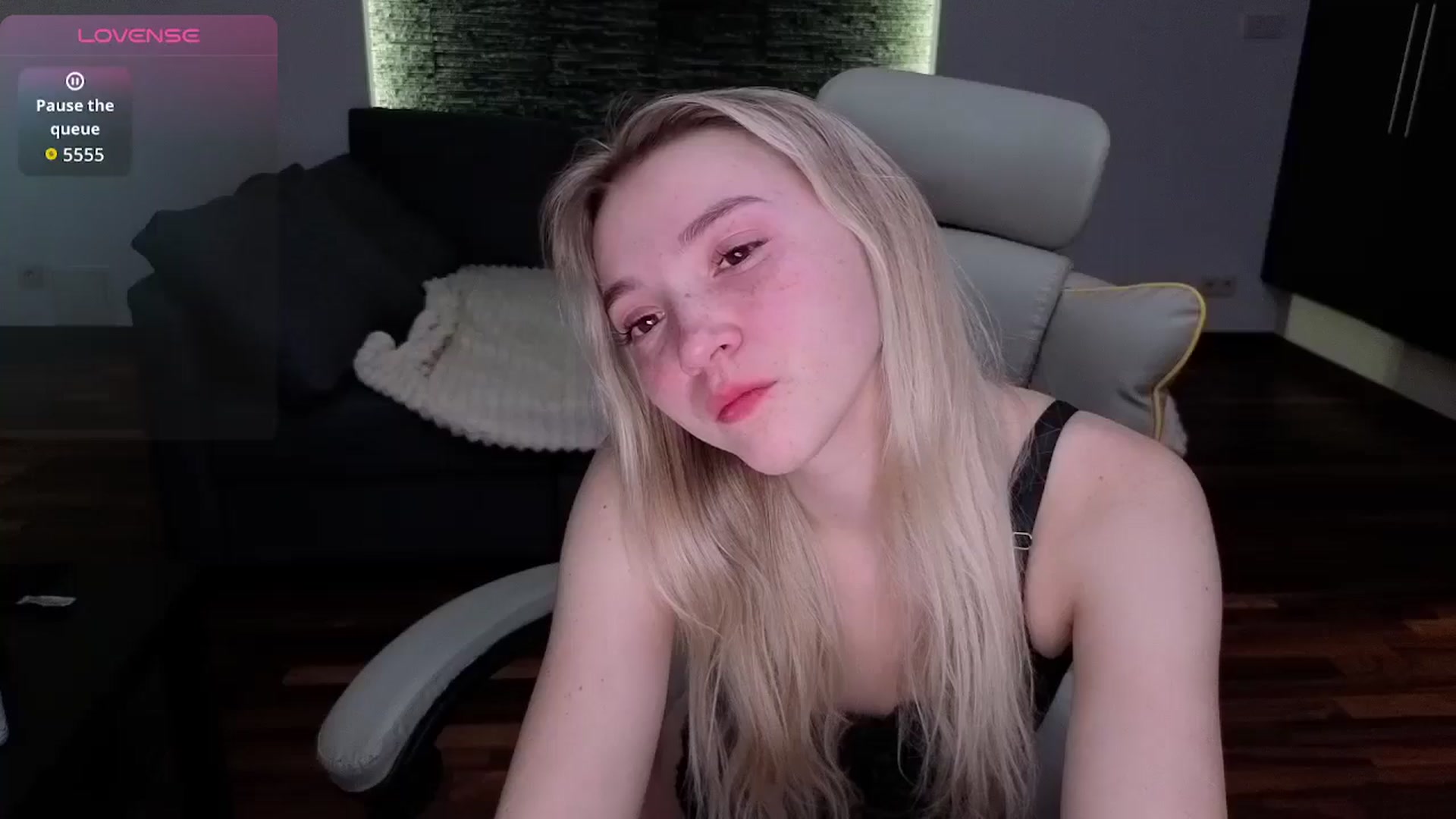 Gallery image thumbnail from Daisyy's myfreecams stream on, 04/04/2026, 22:40 image 17 of 20