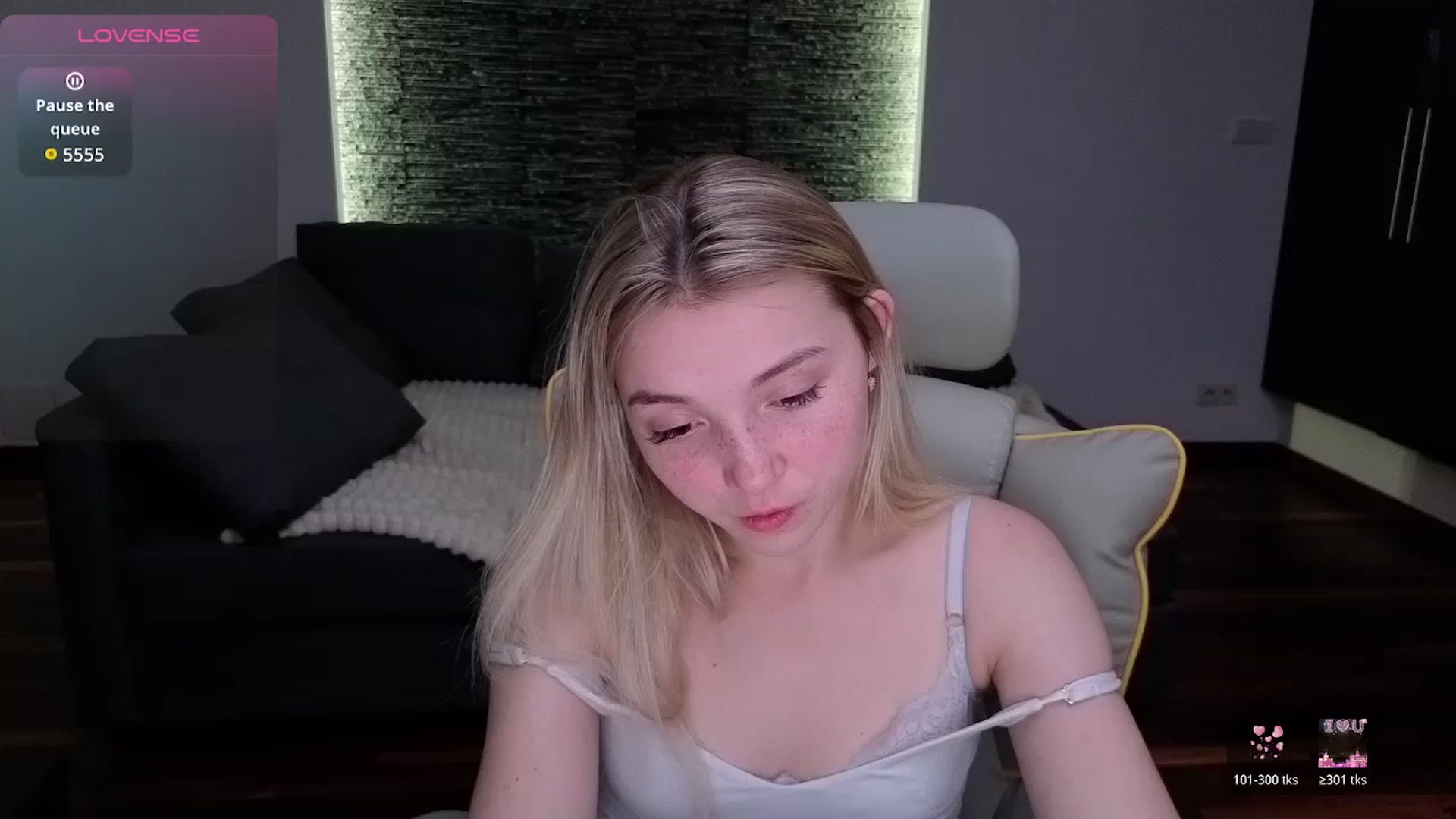 Gallery image thumbnail from Daisyy's myfreecams stream on, 04/05/2026, 21:39 image 5 of 20