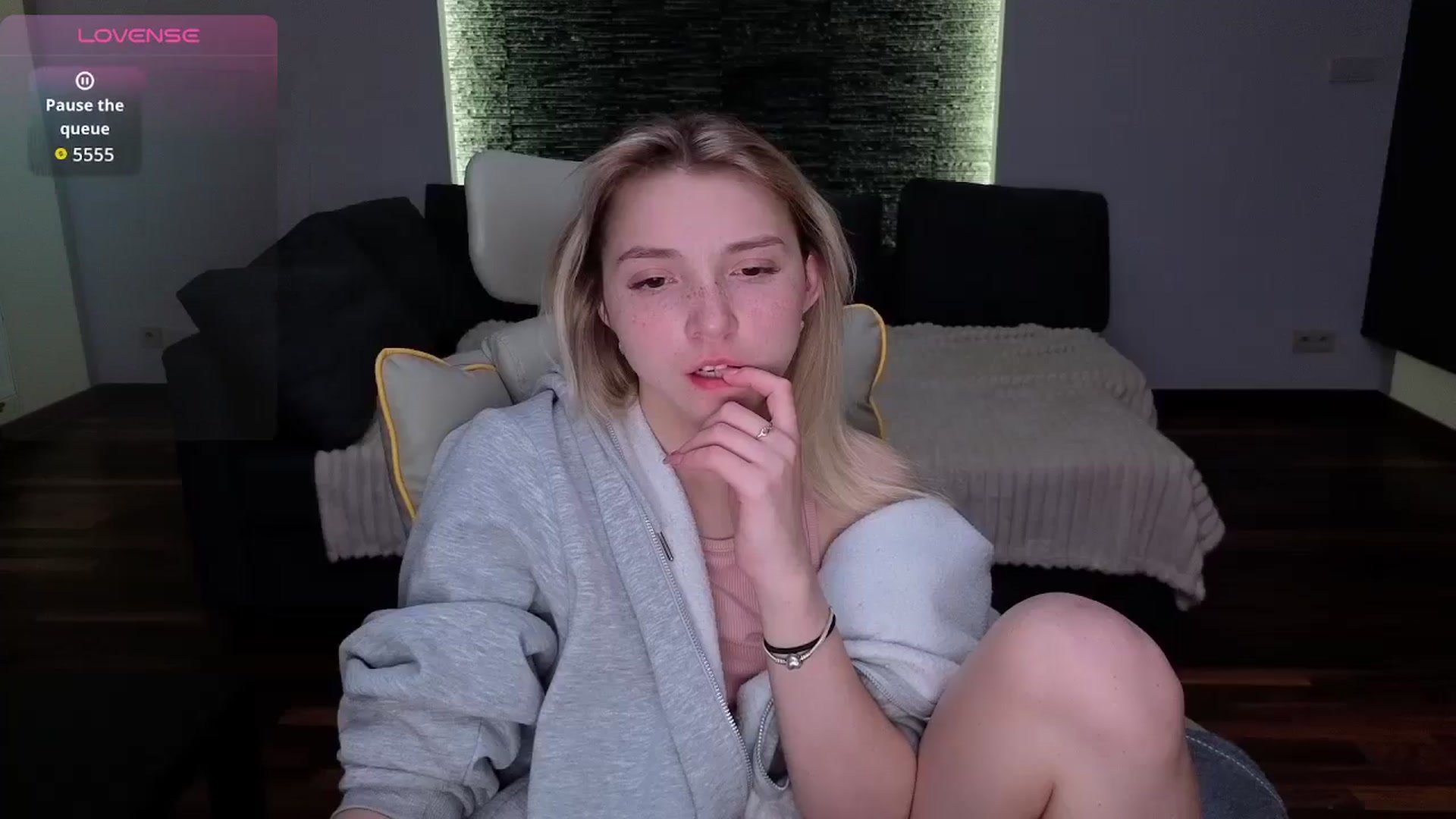 Gallery image thumbnail from Daisyy's myfreecams stream on, 04/14/2026, 24:04 image 18 of 20