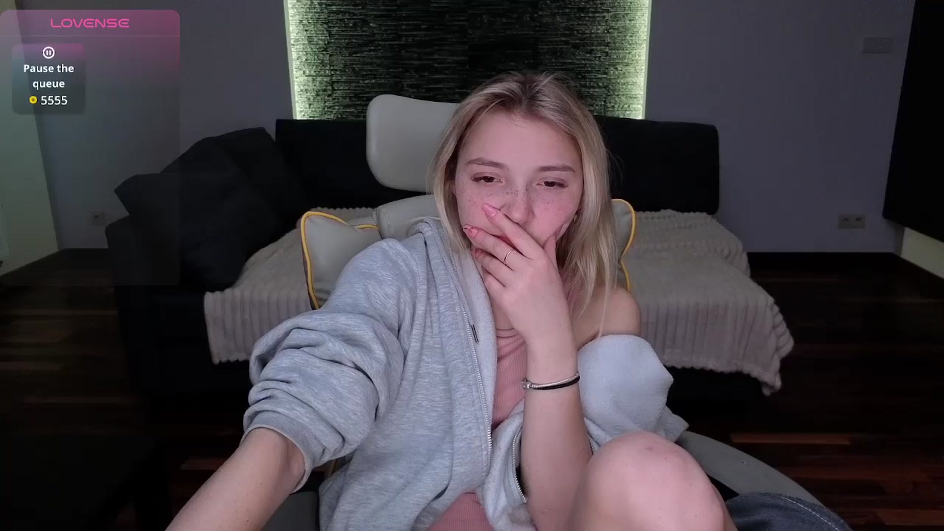 Gallery image thumbnail from Daisyy's myfreecams stream on, 04/14/2026, 24:04 image 6 of 20