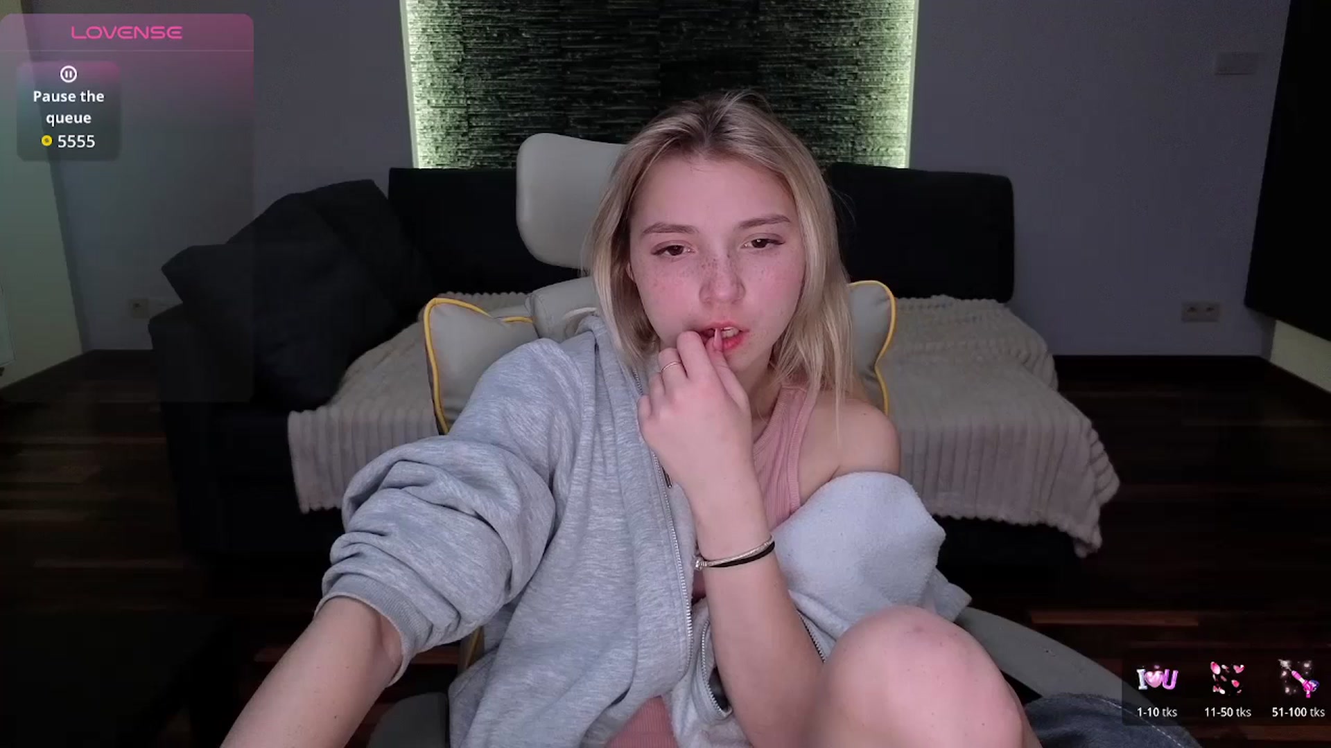 Gallery image thumbnail from Daisyy's myfreecams stream on, 04/14/2026, 24:04 image 8 of 20