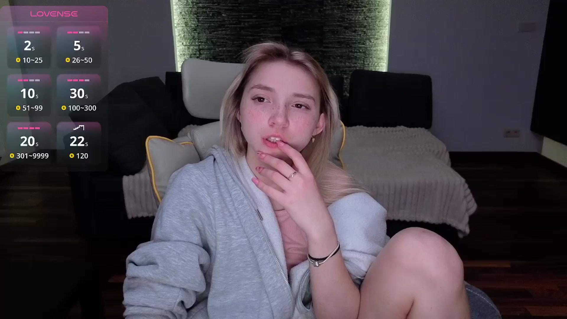 Gallery image thumbnail from Daisyy's myfreecams stream on, 04/14/2026, 24:04 image 15 of 20
