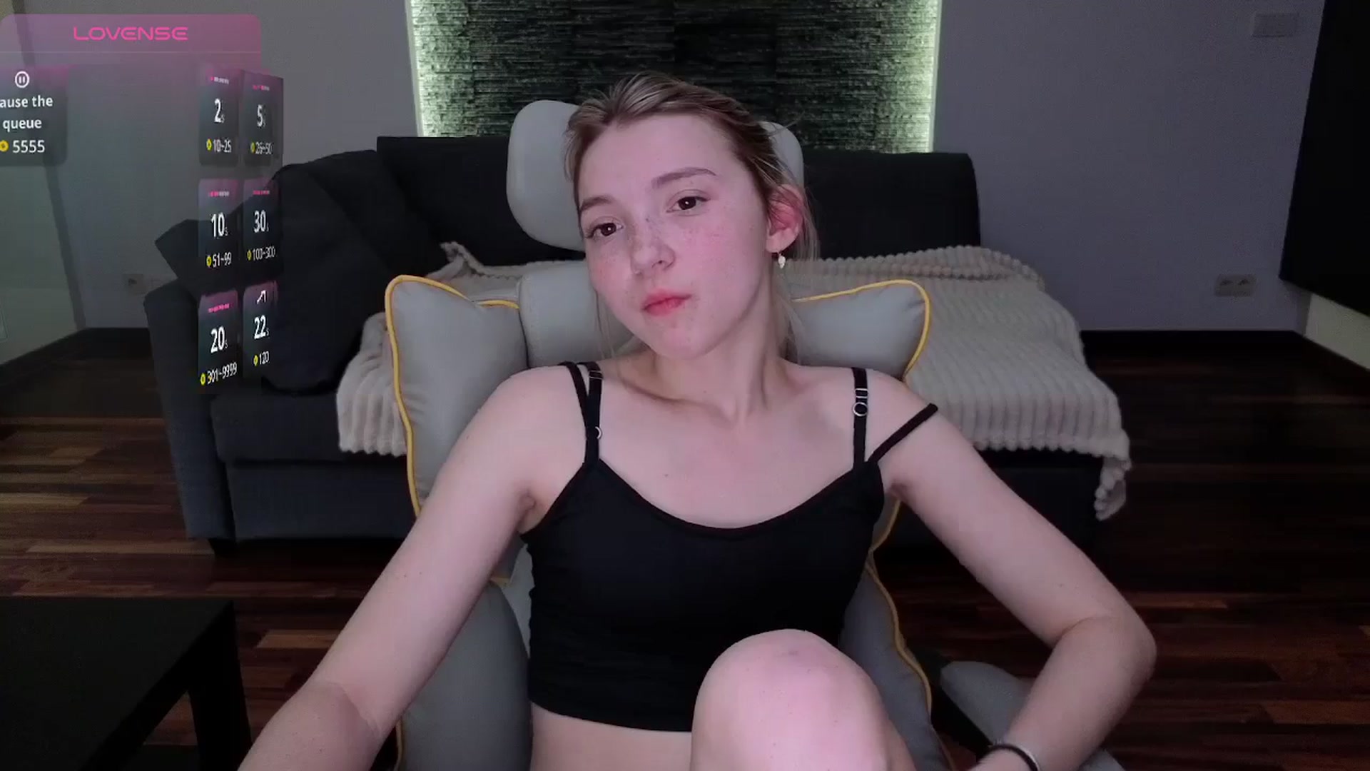 Gallery image thumbnail from Daisyy's myfreecams stream on, 04/14/2026, 16:51 image 8 of 20