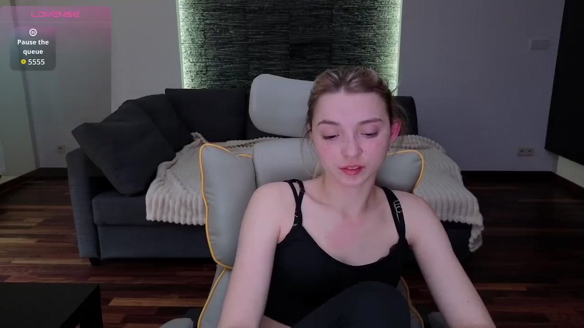 Gallery image thumbnail from Daisyy's myfreecams stream on, 04/14/2026, 16:51 image 3 of 20