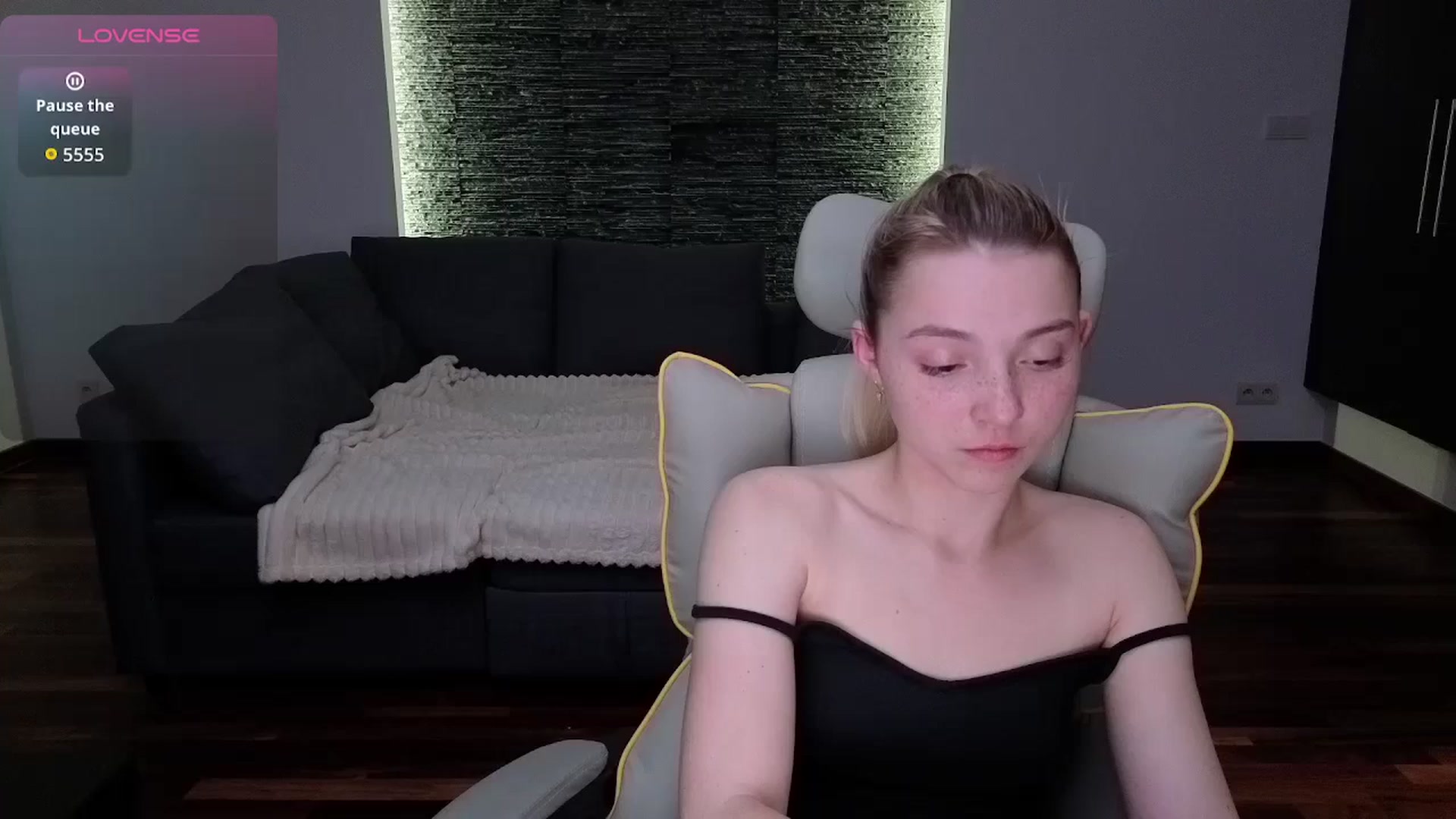 Gallery image thumbnail from Daisyy's myfreecams stream on, 04/14/2026, 21:51 image 18 of 20