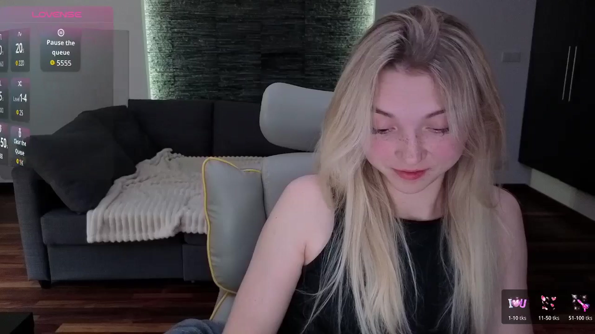 Gallery image thumbnail from Daisyy's myfreecams stream on, 04/15/2026, 14:27 image 17 of 20