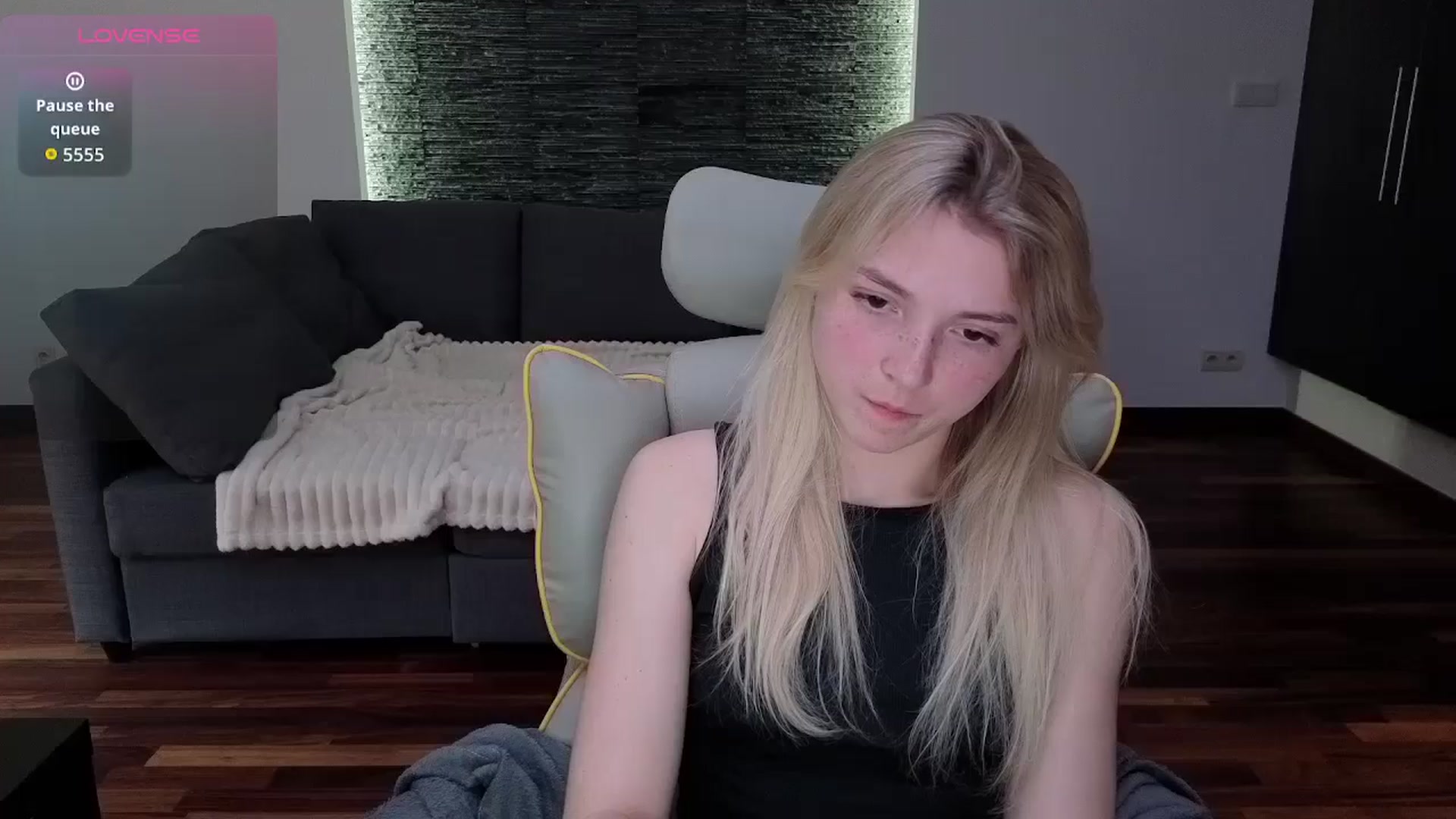 Gallery image thumbnail from Daisyy's myfreecams stream on, 04/15/2026, 14:27 image 10 of 20