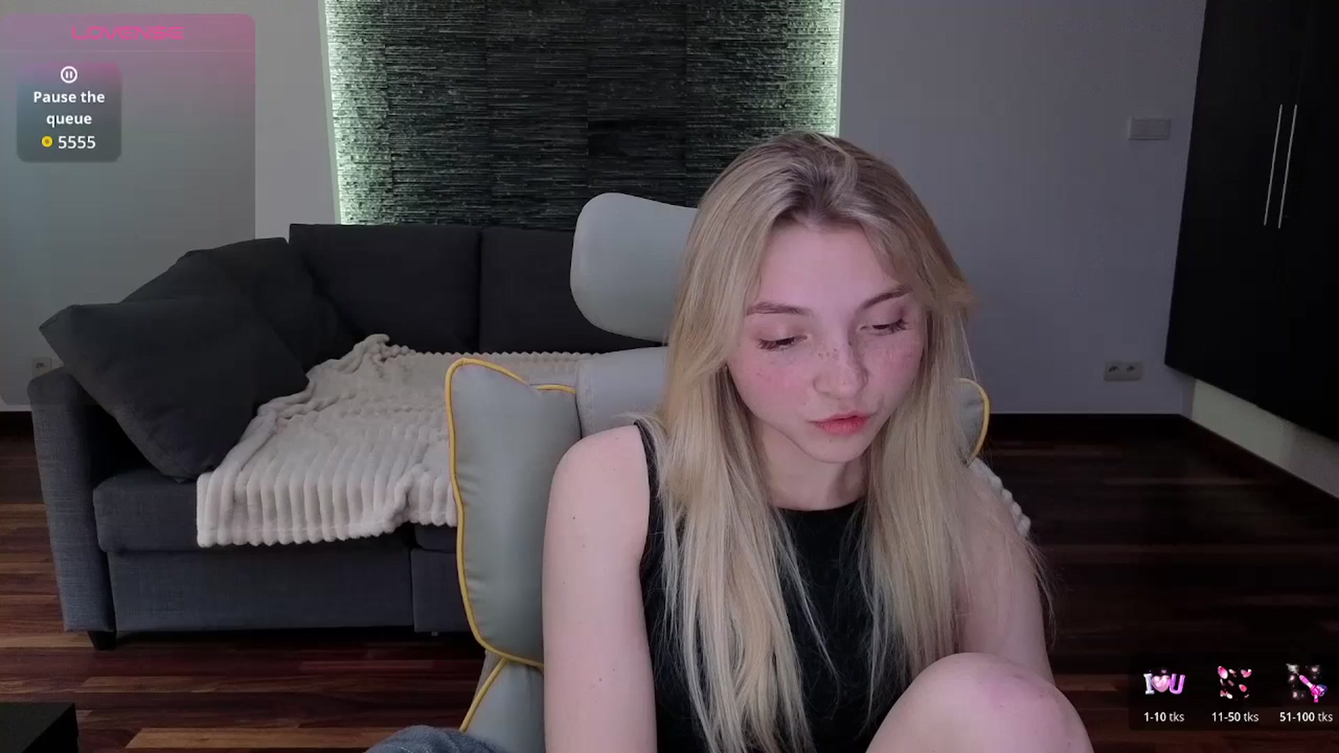Gallery image thumbnail from Daisyy's myfreecams stream on, 04/15/2026, 14:27 image 19 of 20