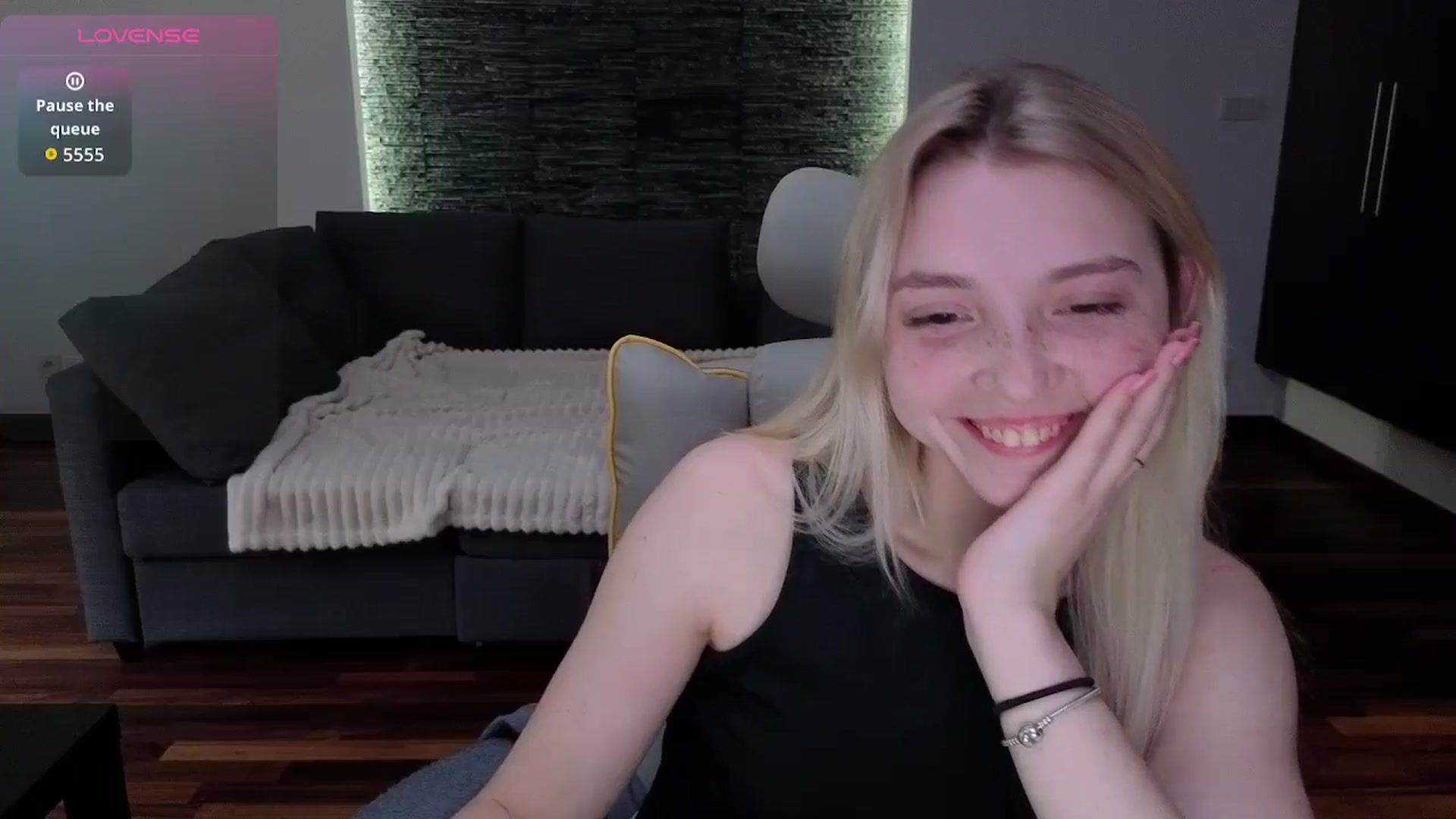 Gallery image thumbnail from Daisyy's myfreecams stream on, 04/15/2026, 17:09 image 4 of 20