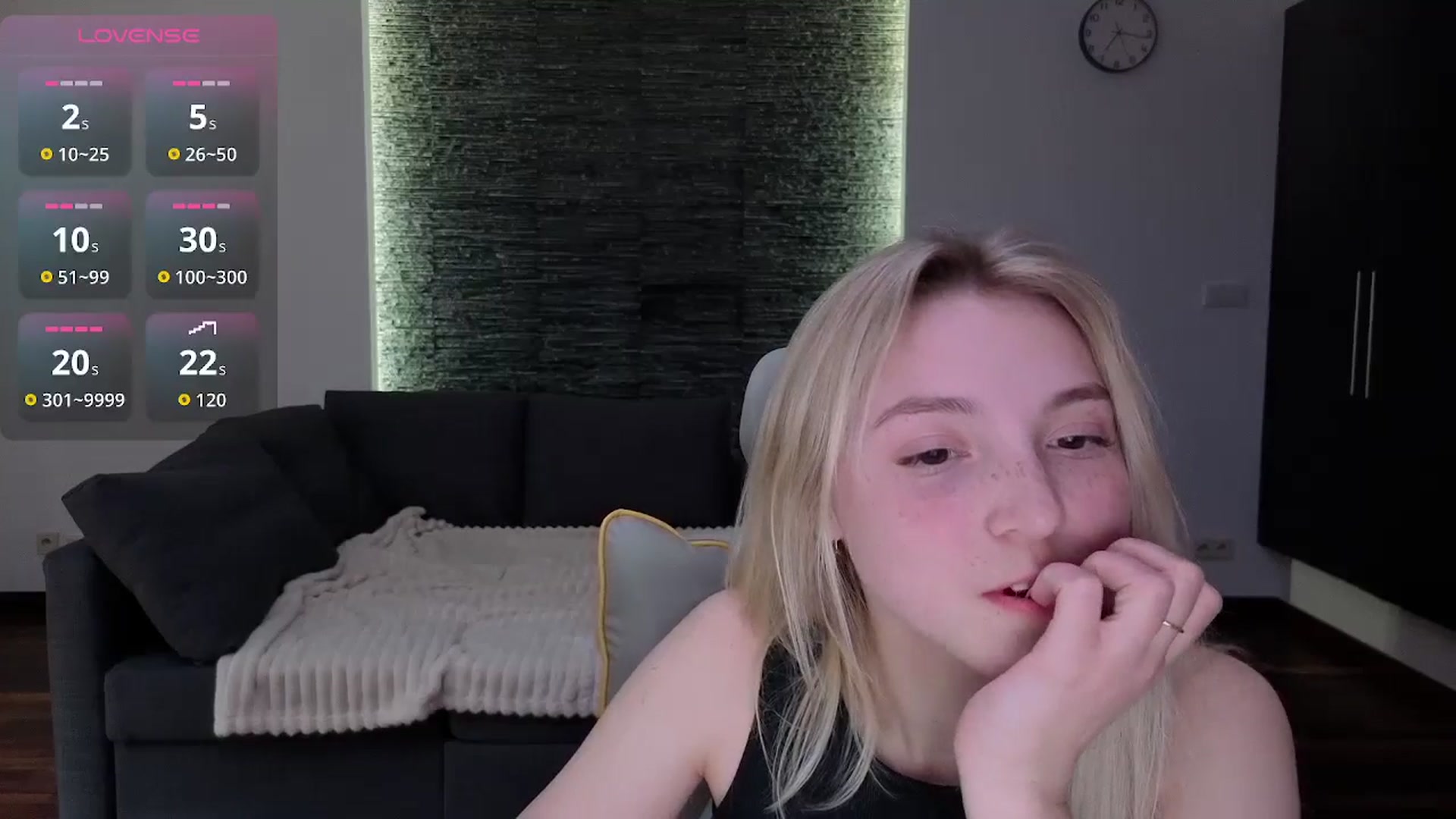 Gallery image thumbnail from Daisyy's myfreecams stream on, 04/15/2026, 17:09 image 2 of 20