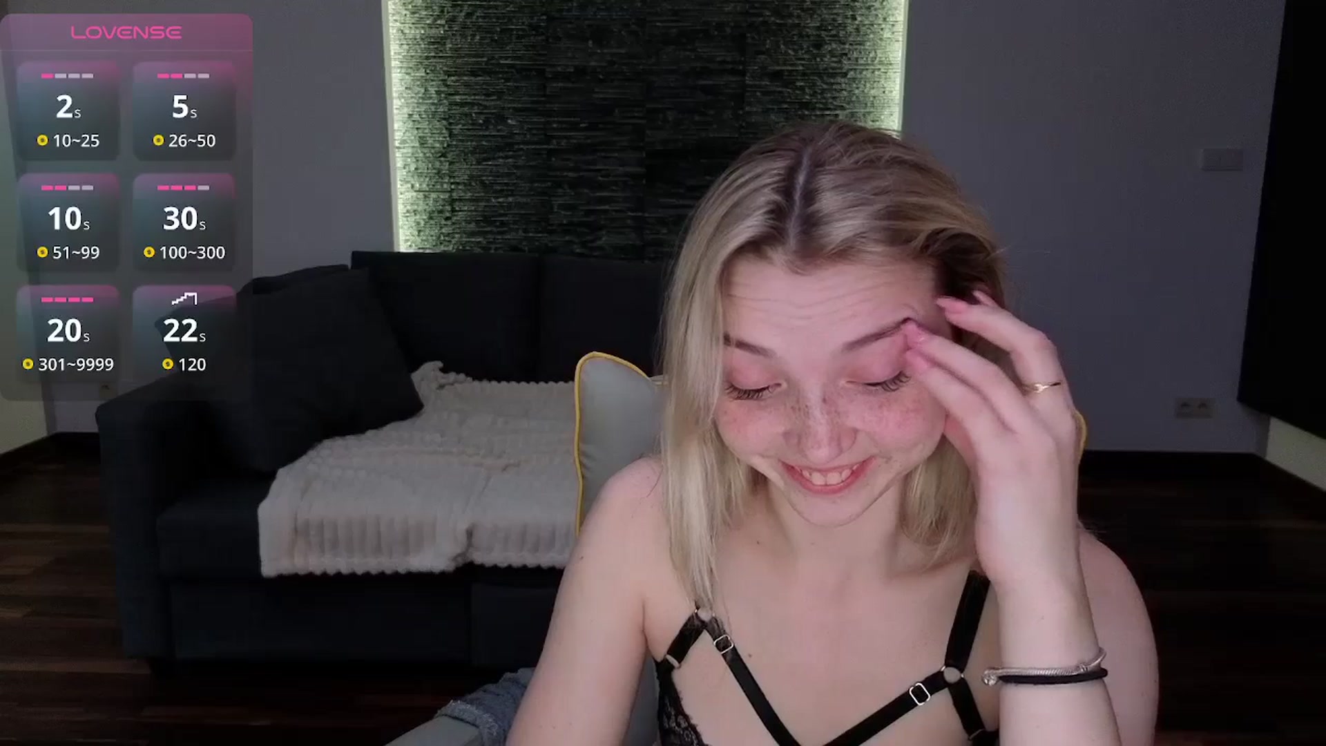 Gallery image thumbnail from Daisyy's myfreecams stream on, 04/15/2026, 17:09 image 19 of 20