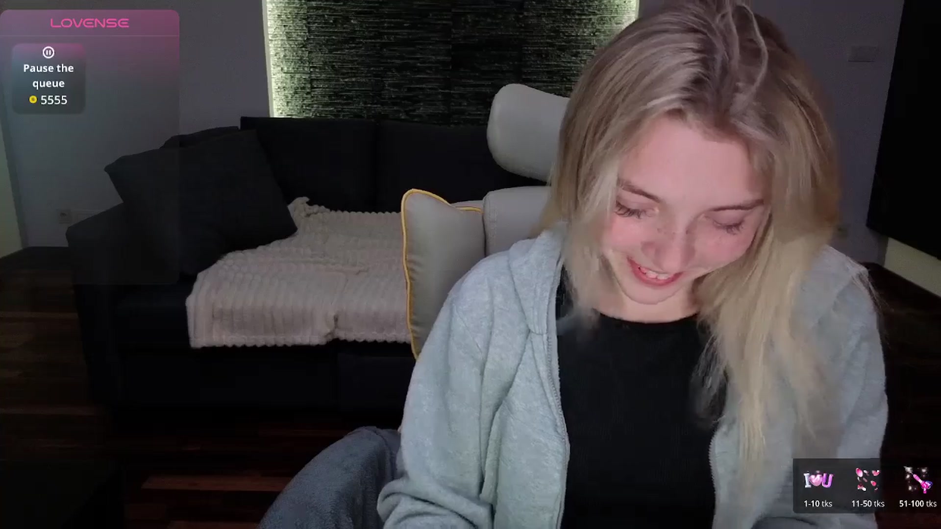 Gallery image thumbnail from Daisyy's myfreecams stream on, 04/15/2026, 19:21 image 4 of 20