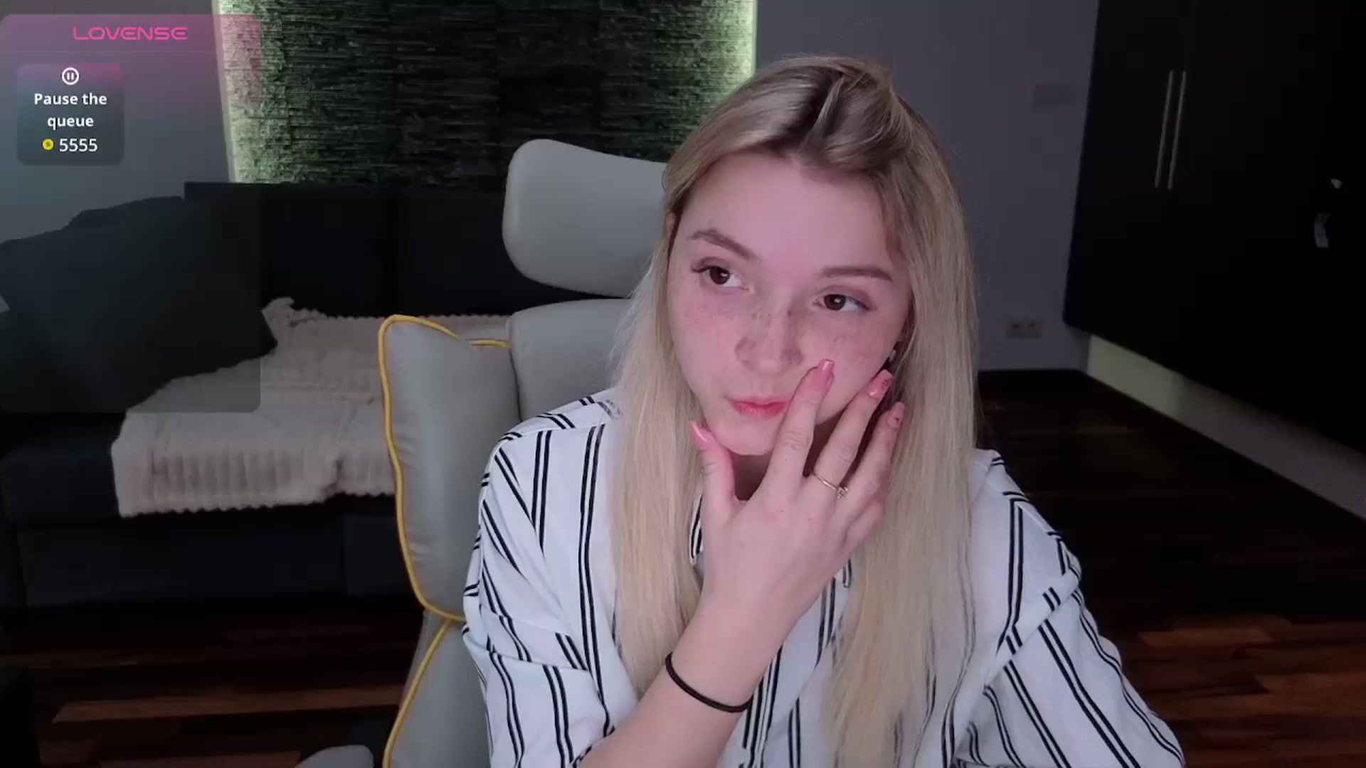 Gallery image thumbnail from Daisyy's myfreecams stream on, 04/16/2026, 18:51 image 6 of 20