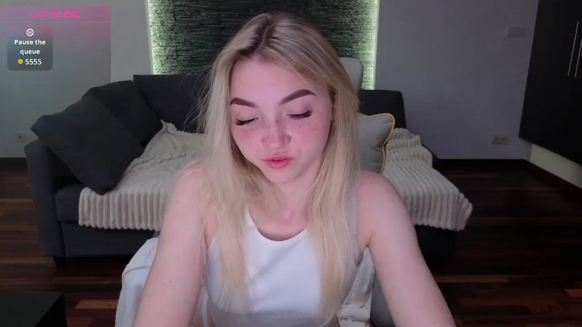 Gallery image thumbnail from Daisyy's myfreecams stream on, 04/19/2026, 14:17 image 10 of 20