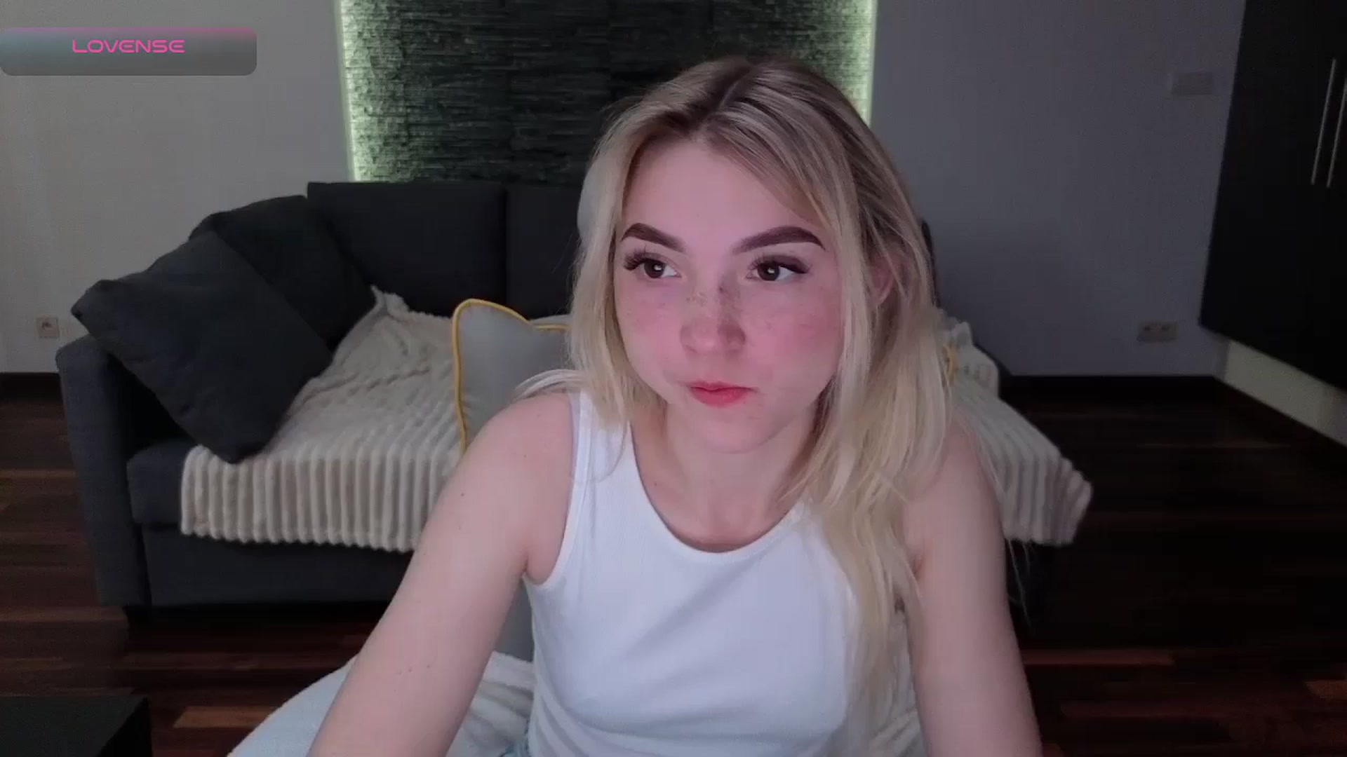 Gallery image thumbnail from Daisyy's myfreecams stream on, 04/19/2026, 14:17 image 1 of 20