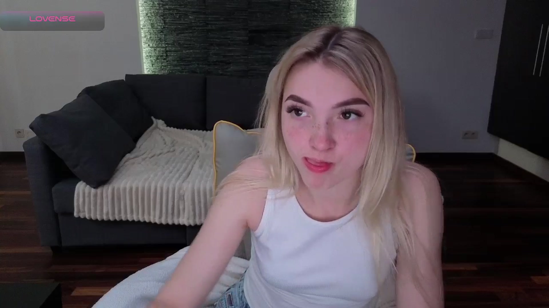 Gallery image thumbnail from Daisyy's myfreecams stream on, 04/19/2026, 14:17 image 2 of 20