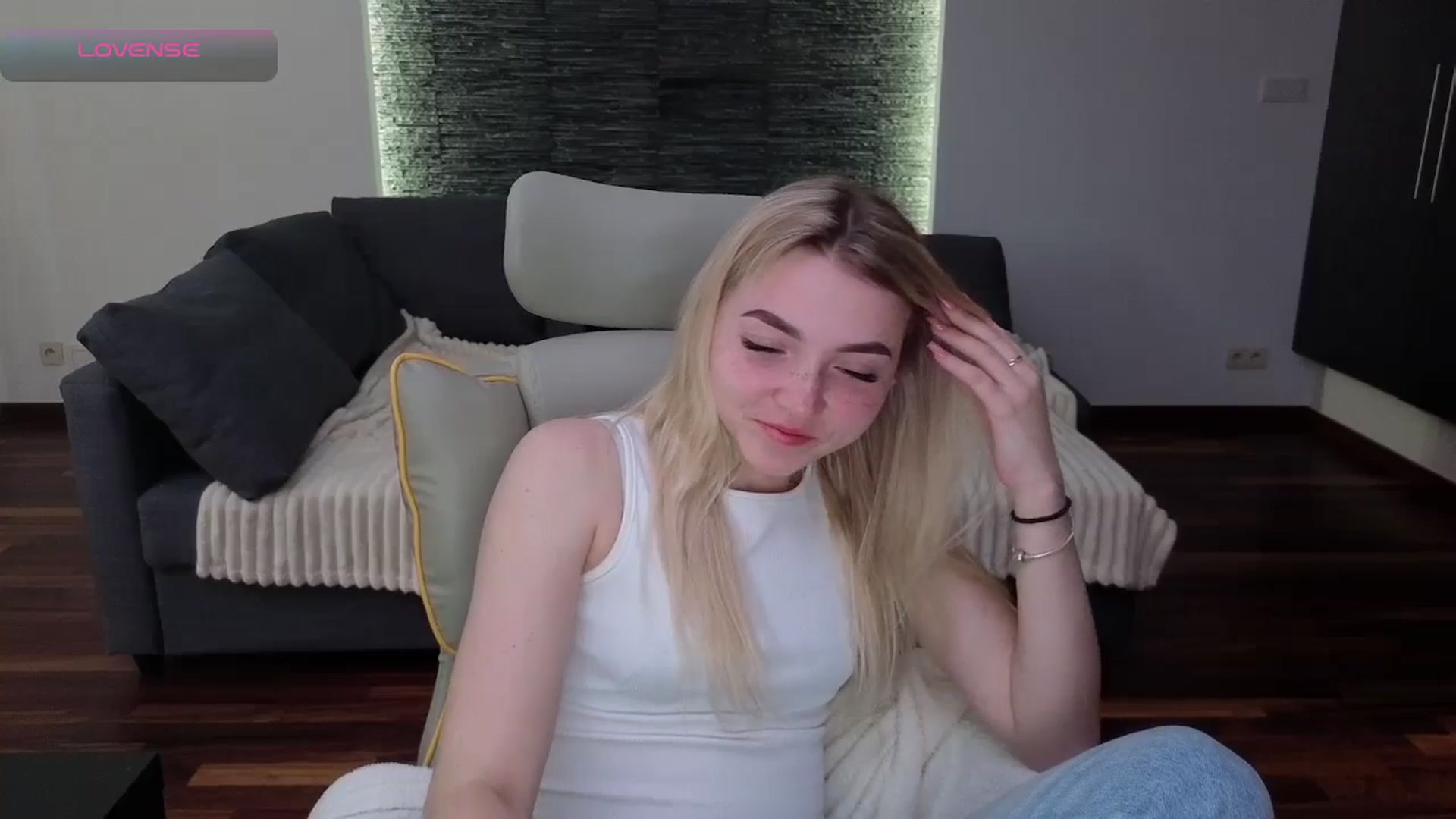 Gallery image thumbnail from Daisyy's myfreecams stream on, 04/19/2026, 14:17 image 3 of 20