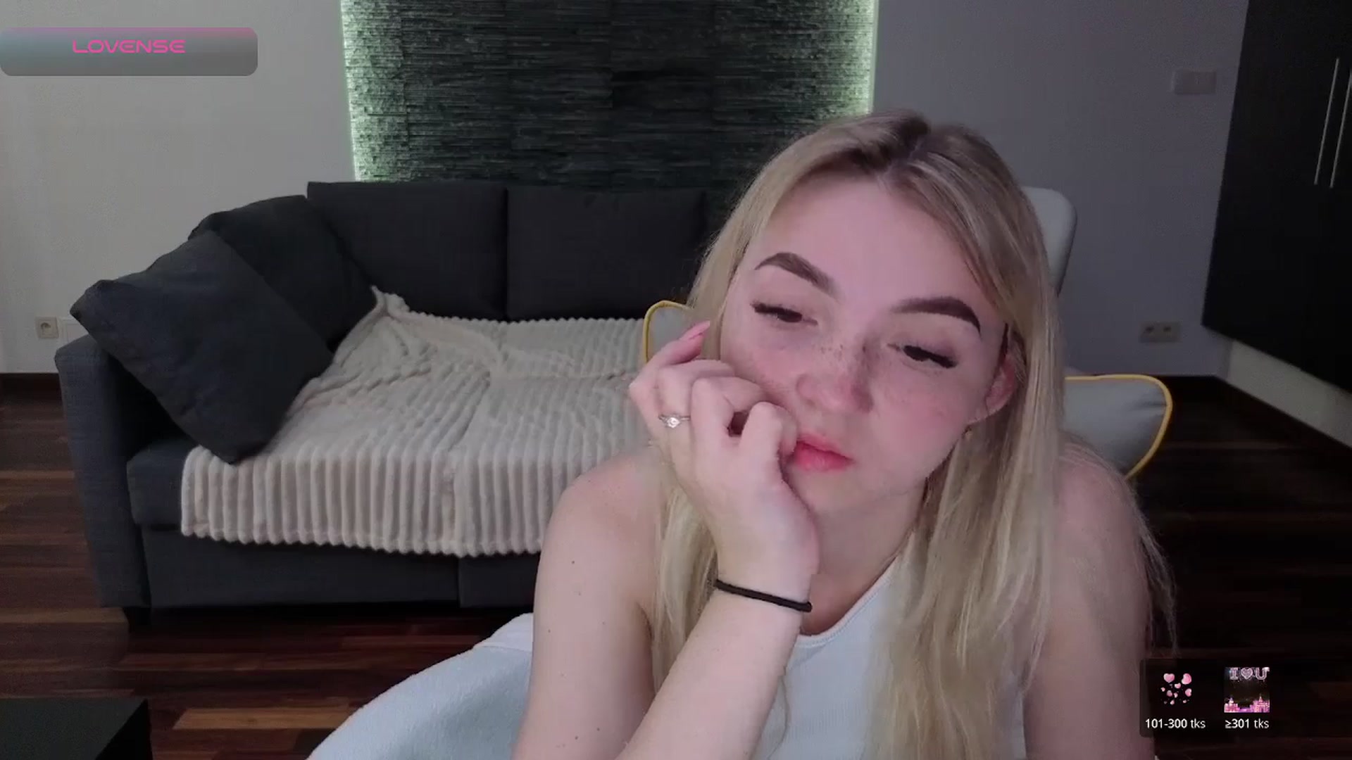 Gallery image thumbnail from Daisyy's myfreecams stream on, 04/19/2026, 14:17 image 5 of 20