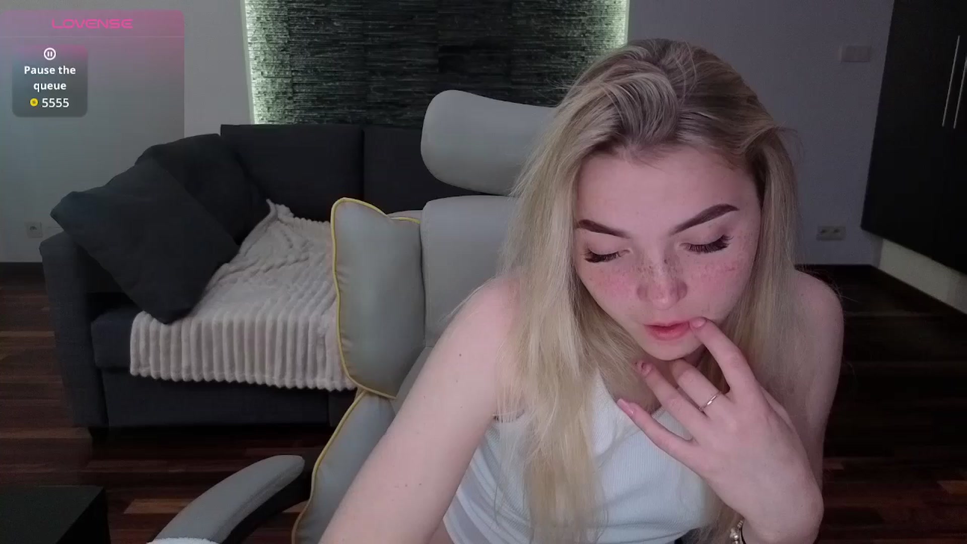 Gallery image thumbnail from Daisyy's myfreecams stream on, 04/19/2026, 14:17 image 11 of 20