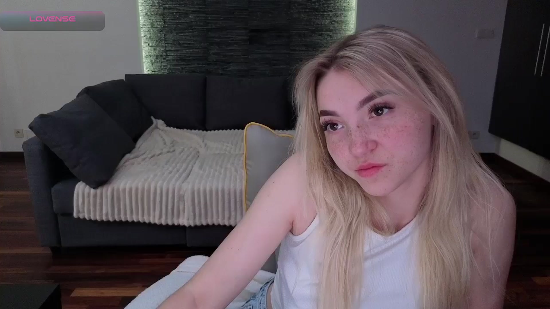 Gallery image thumbnail from Daisyy's myfreecams stream on, 04/19/2026, 14:17 image 6 of 20