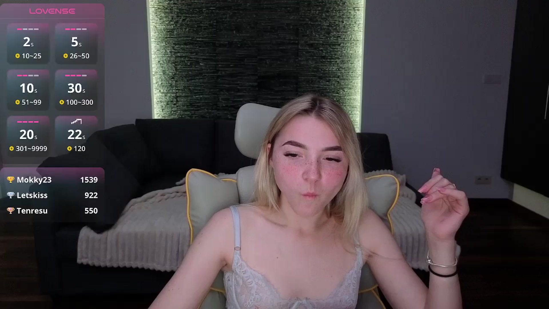 Gallery image thumbnail from Daisyy's myfreecams stream on, 04/19/2026, 16:31 image 16 of 20